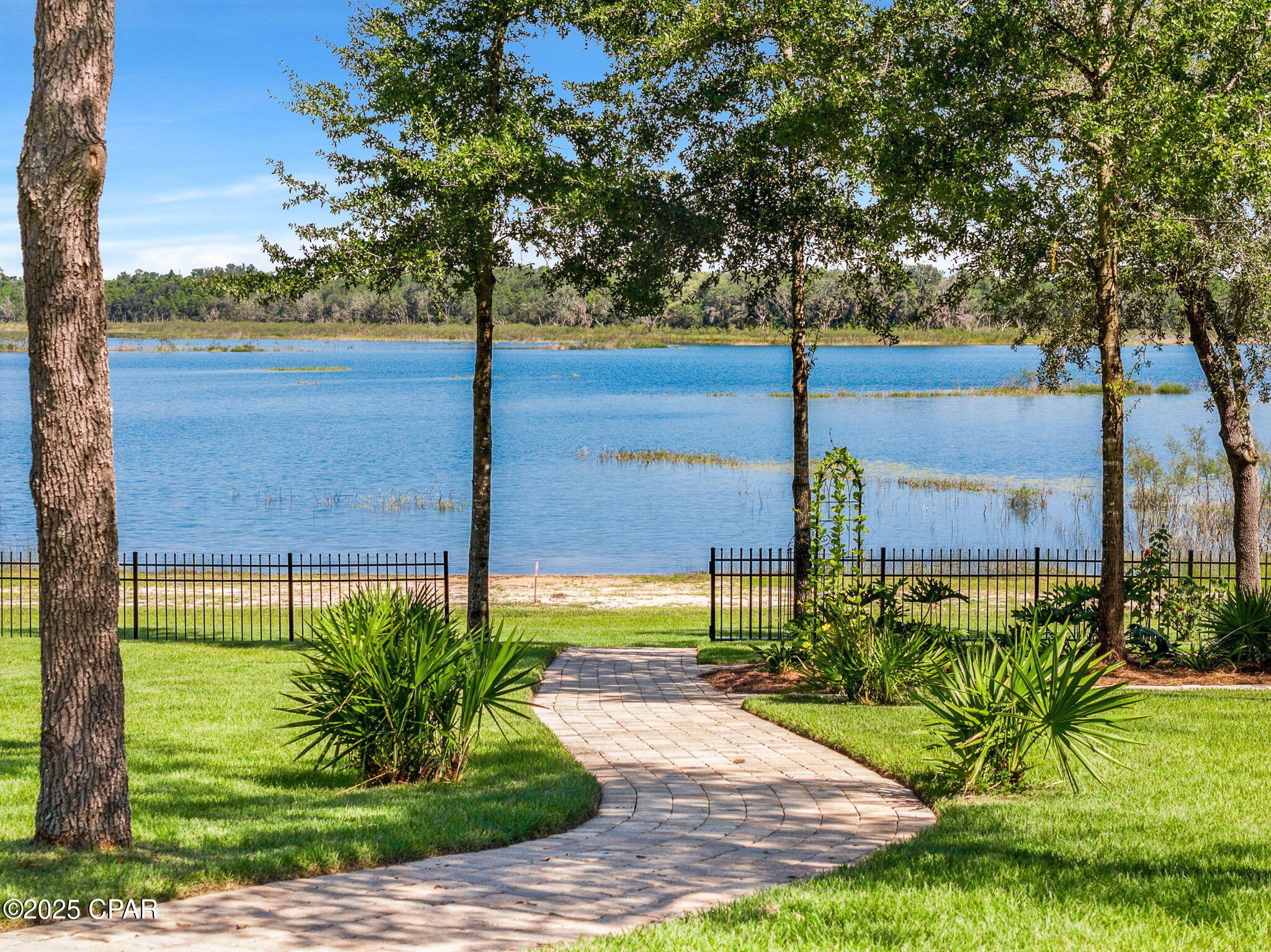 Listing photo id 79 for 169 Lake Merial Boulevard