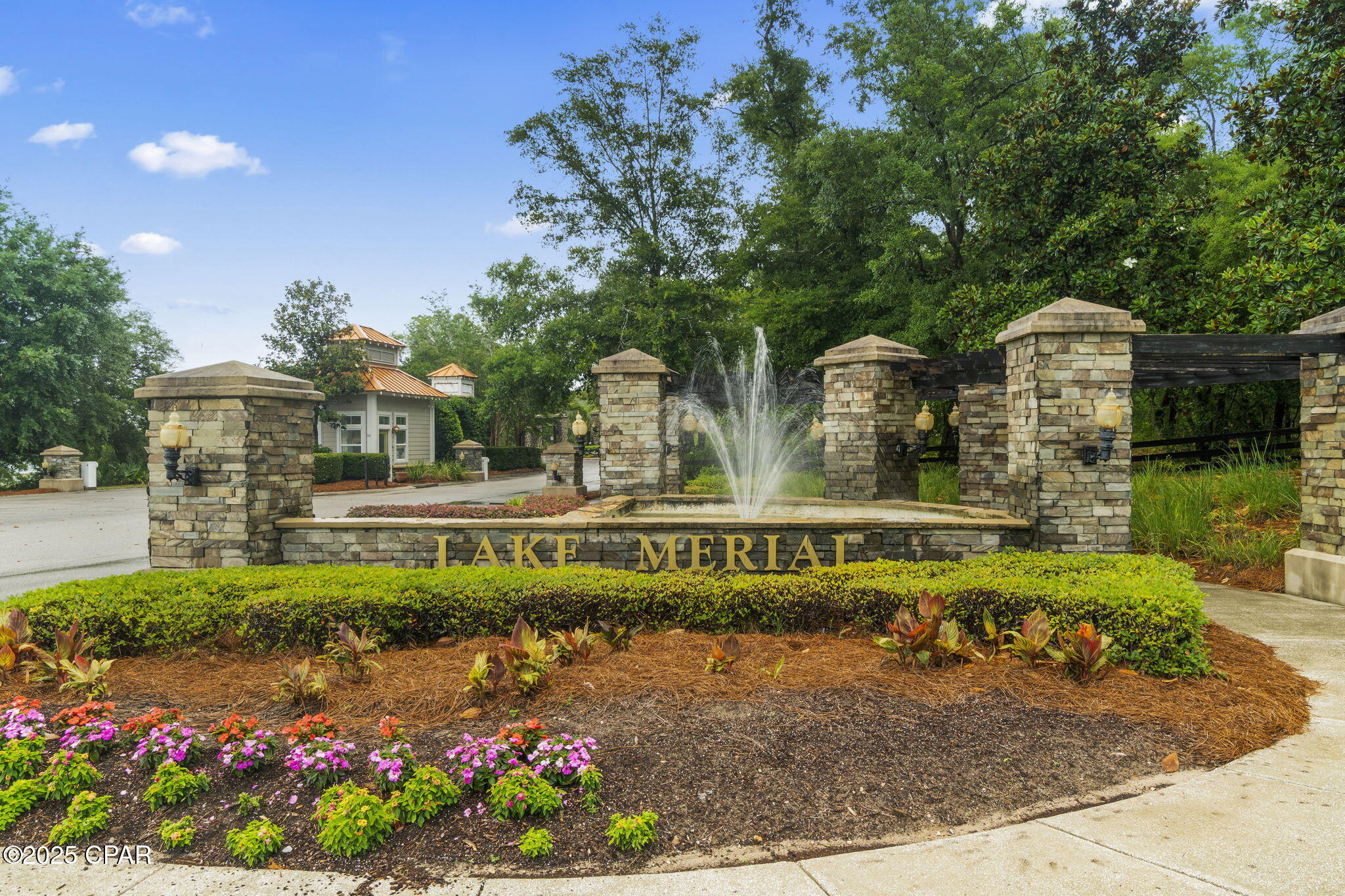 Listing photo id 8 for 169 Lake Merial Boulevard