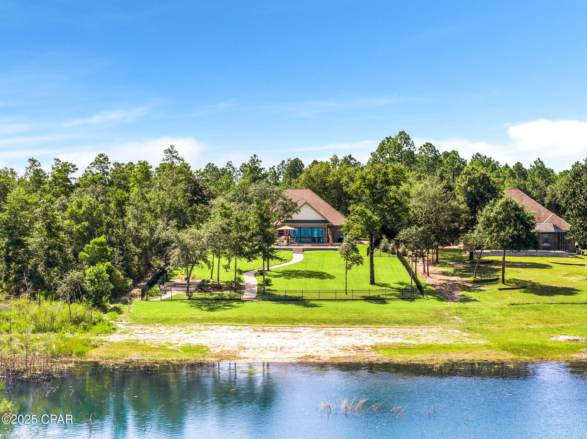 Listing photo id 82 for 169 Lake Merial Boulevard