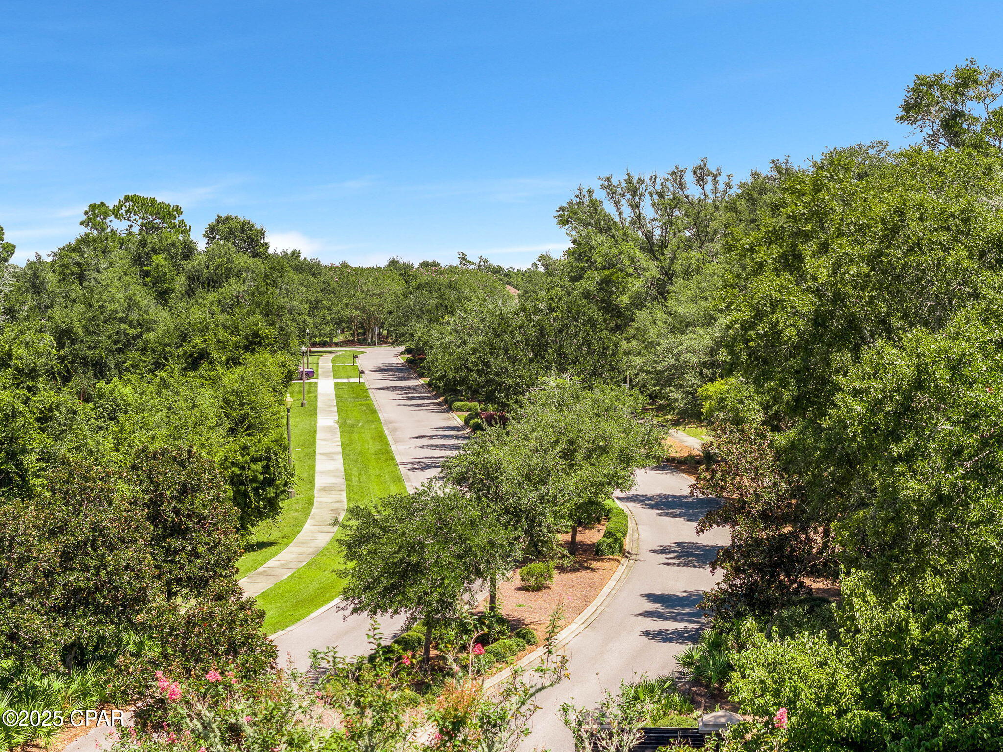 Listing photo id 97 for 169 Lake Merial Boulevard