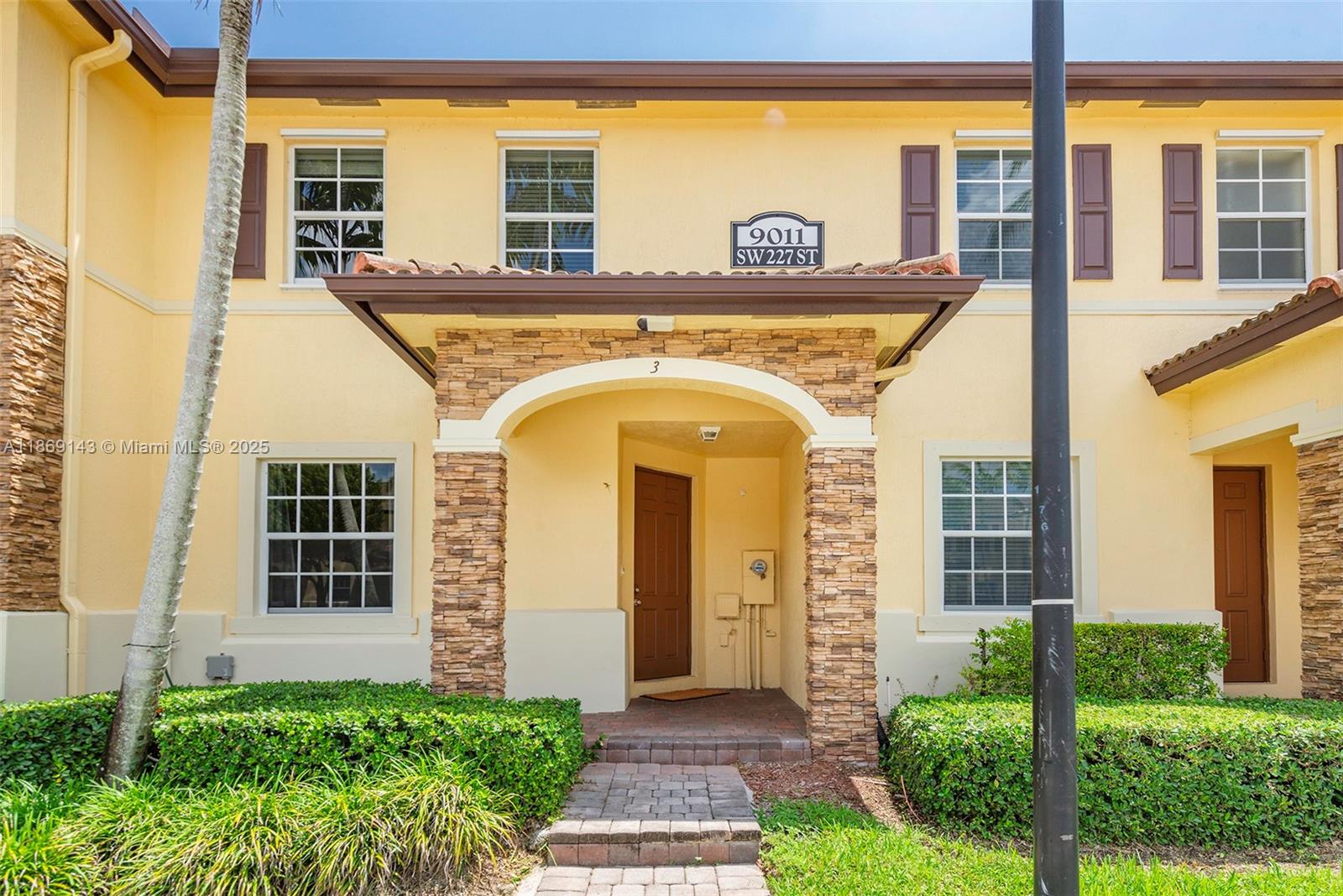 Lakes By The Bay Eve Repl