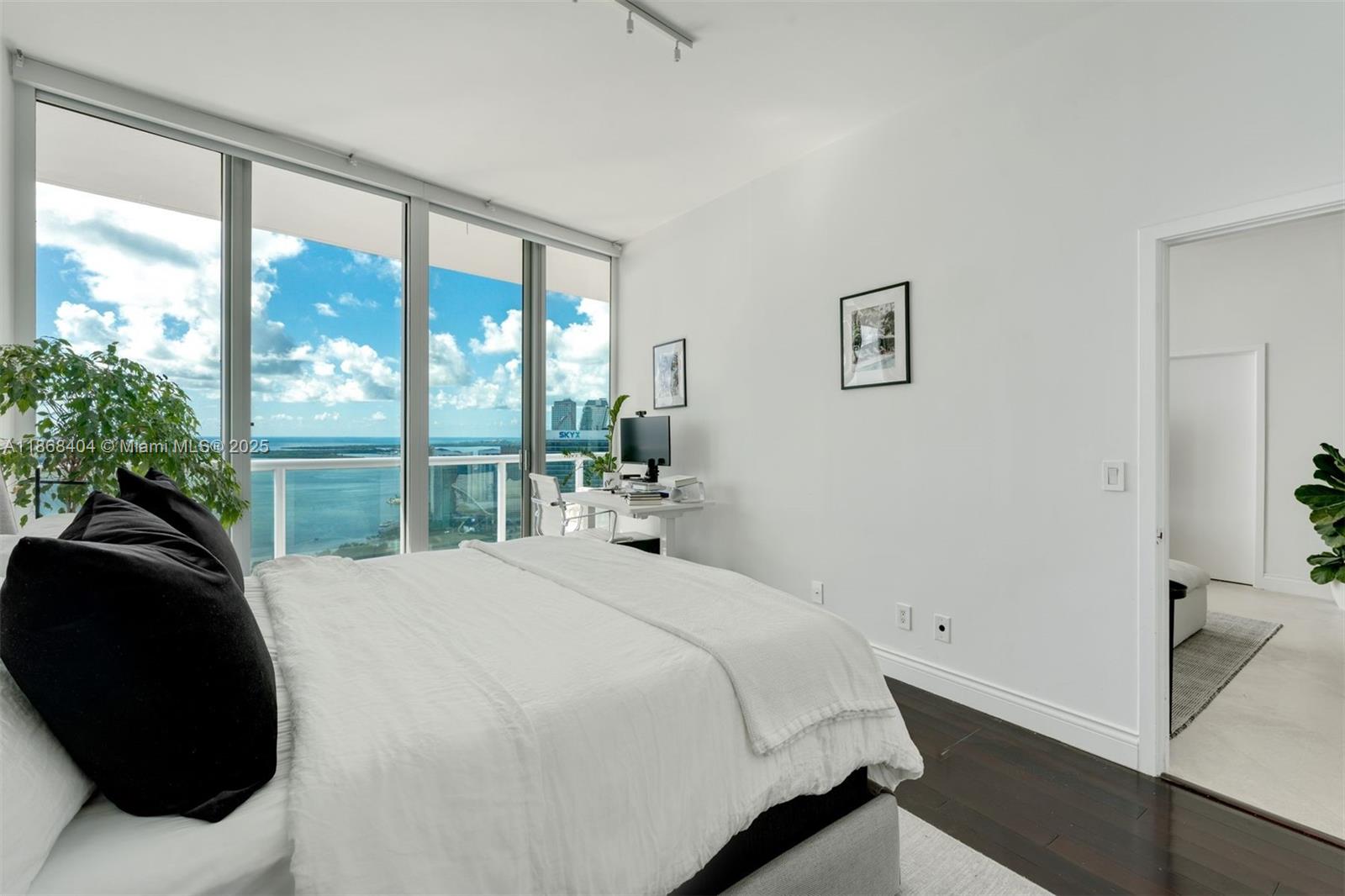 888 Biscayne Blvd #5507/5607, Miami FL 33132
