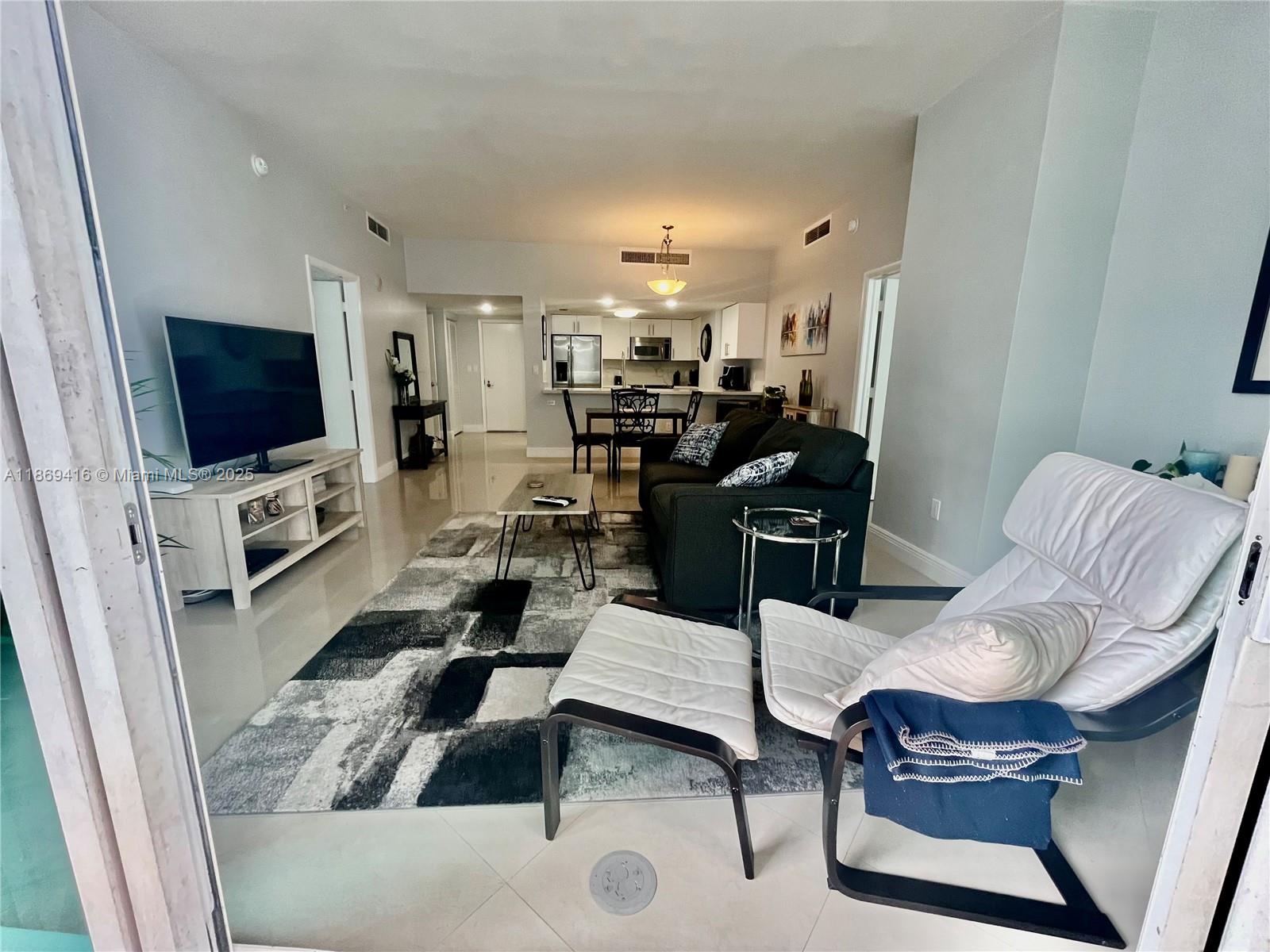 1800 N Bayshore Dr #814, Miami FL 33132