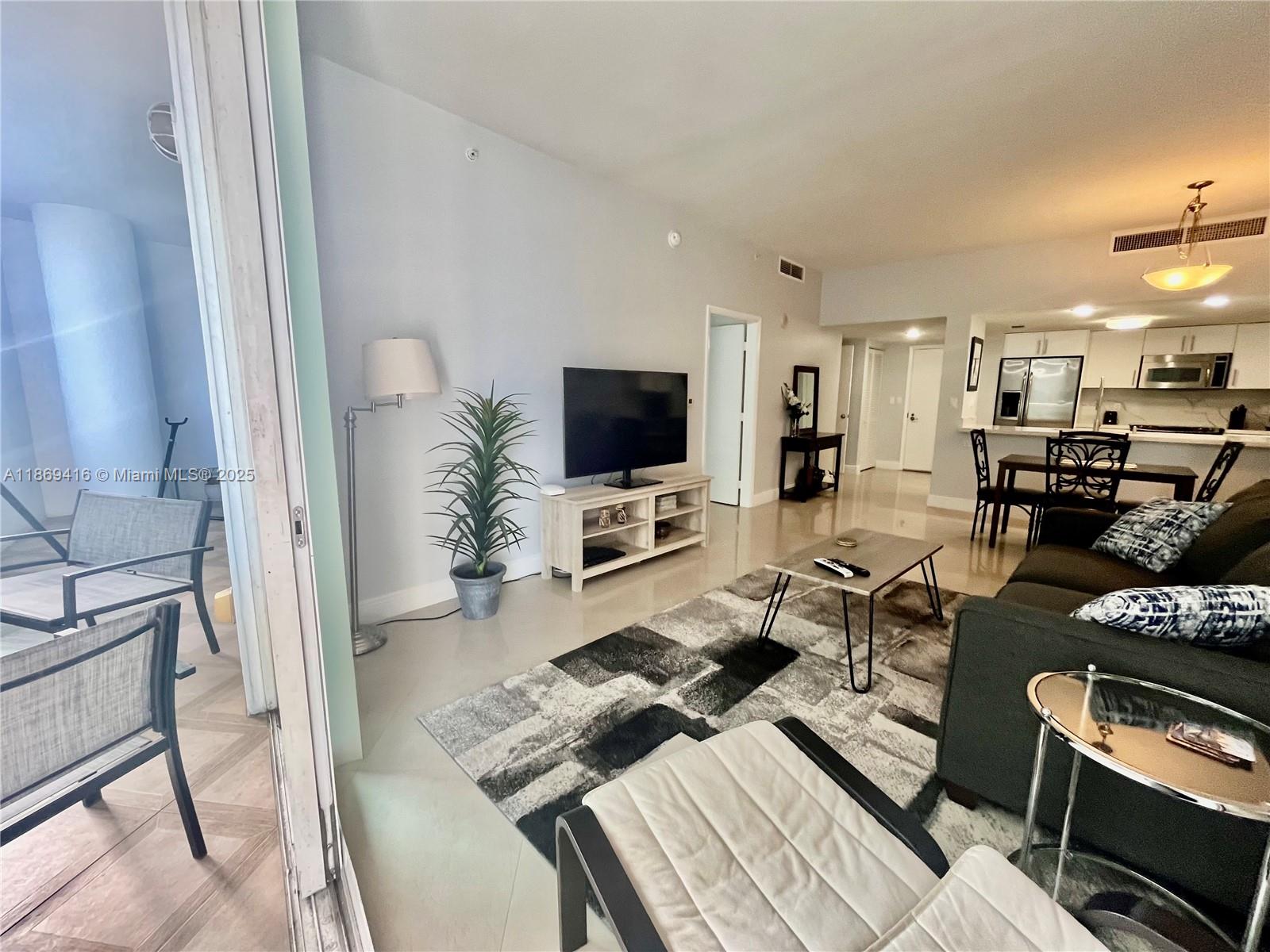 1800 N Bayshore Dr #814, Miami FL 33132