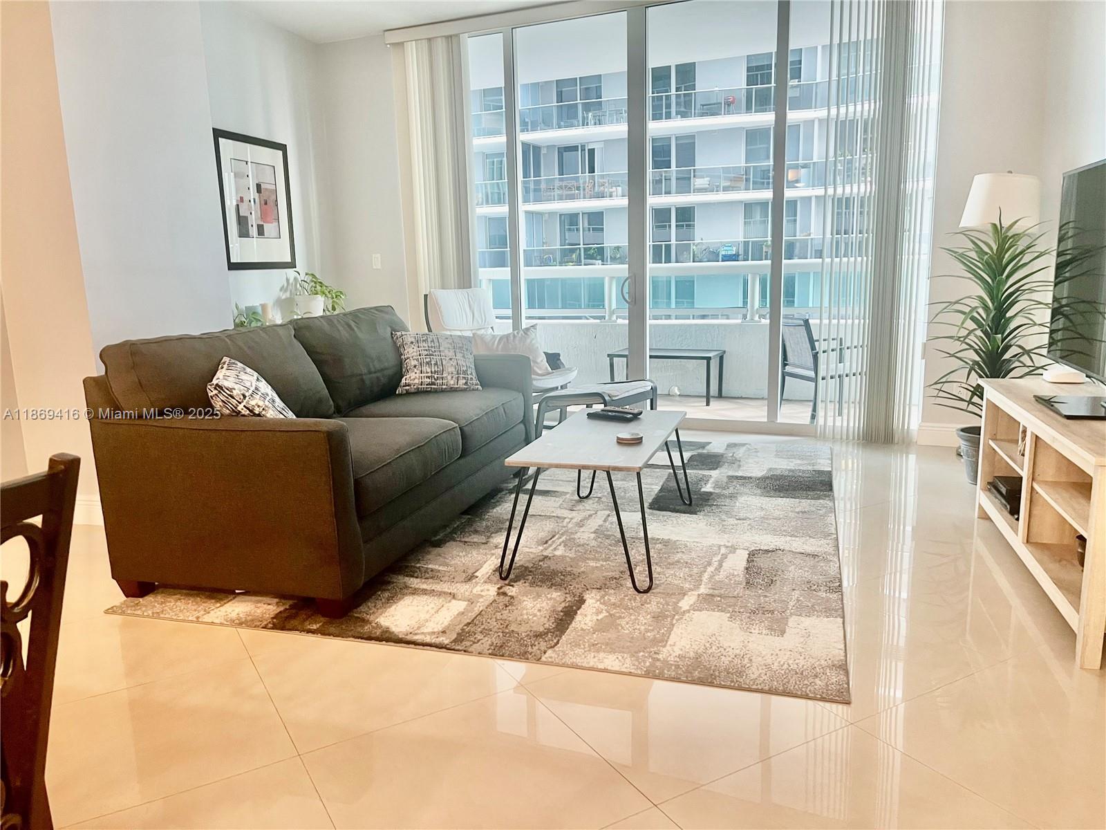 1800 N Bayshore Dr #814, Miami FL 33132