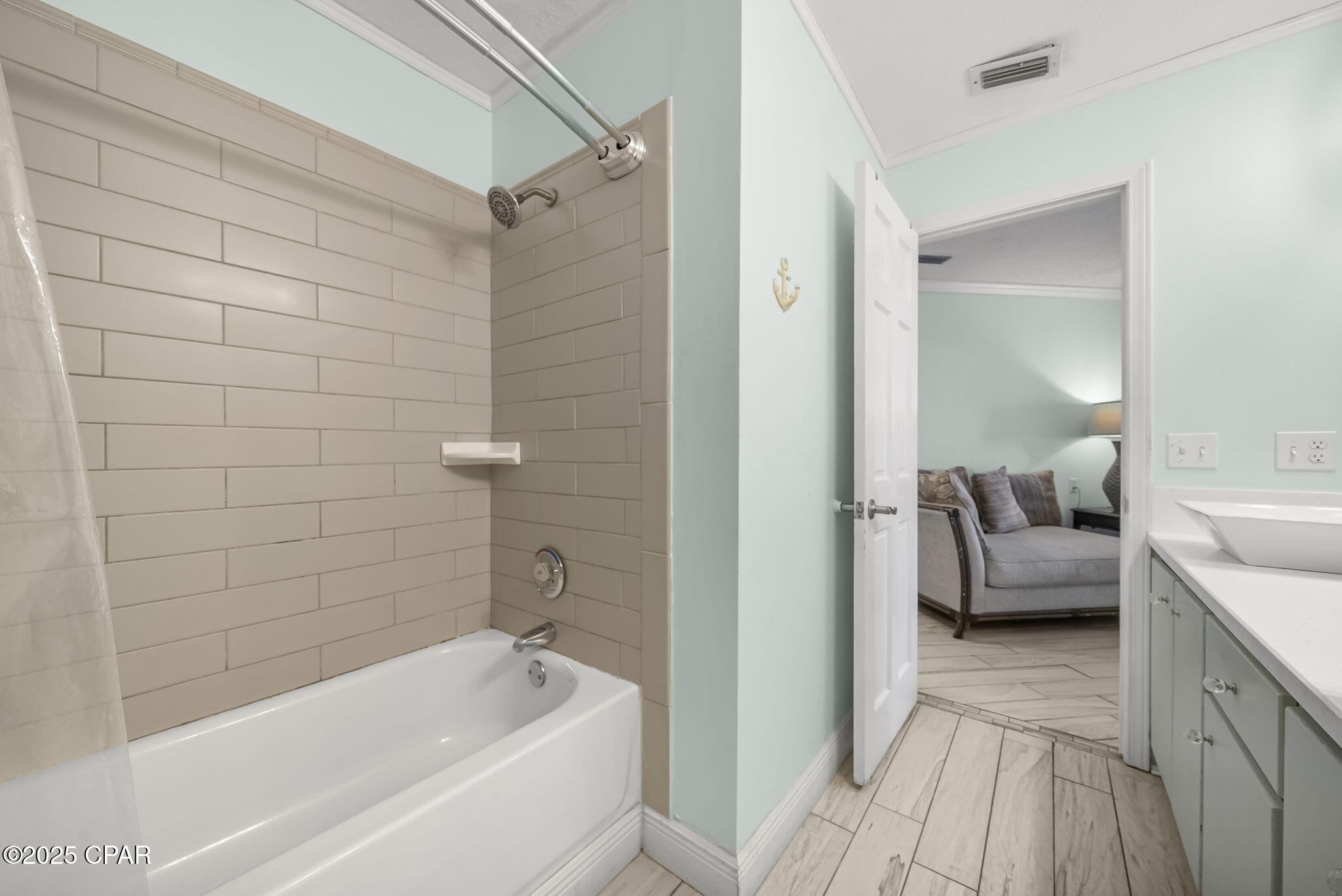 Image 9 For 8730 Thomas Drive 1304a