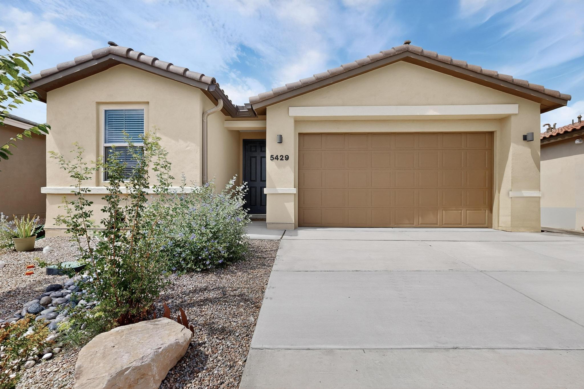 Motivated Seller! At the heart of the ranch-style Peridot plan is an inviting kitchen with a center island, walk-in pantry and breakfast nook overlooking a spacious great room with open office and an adjacent covered patio. Three generous bedrooms, including a beautiful owner's suite with a private bath and oversized walk-in closet, offer plenty of space for rest and relaxation. Other notable features include a central laundry and a 2-car garage with ample storage. This home also comes with a study, and extended covered patio.