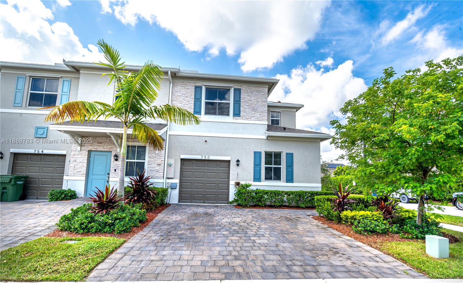 Come and discover this beautiful upgraded townhome located in one of Homestead’s newest developments. Built in 2020, this home features a modern kitchen with stainless steel appliances, granite countertops, and an open-concept layout perfect for entertaining. Enjoy a private patio ideal for weekend barbecues with family and friends. The spacious design includes a large master bedroom with a walk-in closet, and a convenient 1-car garage. Low HOA fees make this property even more attractive. Ideally situated just minutes from major highways, top-rated schools, shopping centers, hospitals, and the Homestead marinas, this home offers both comfort and convenience.
Motivated seller! Offering 4% of the total sale to assist the buyer with closing costs.