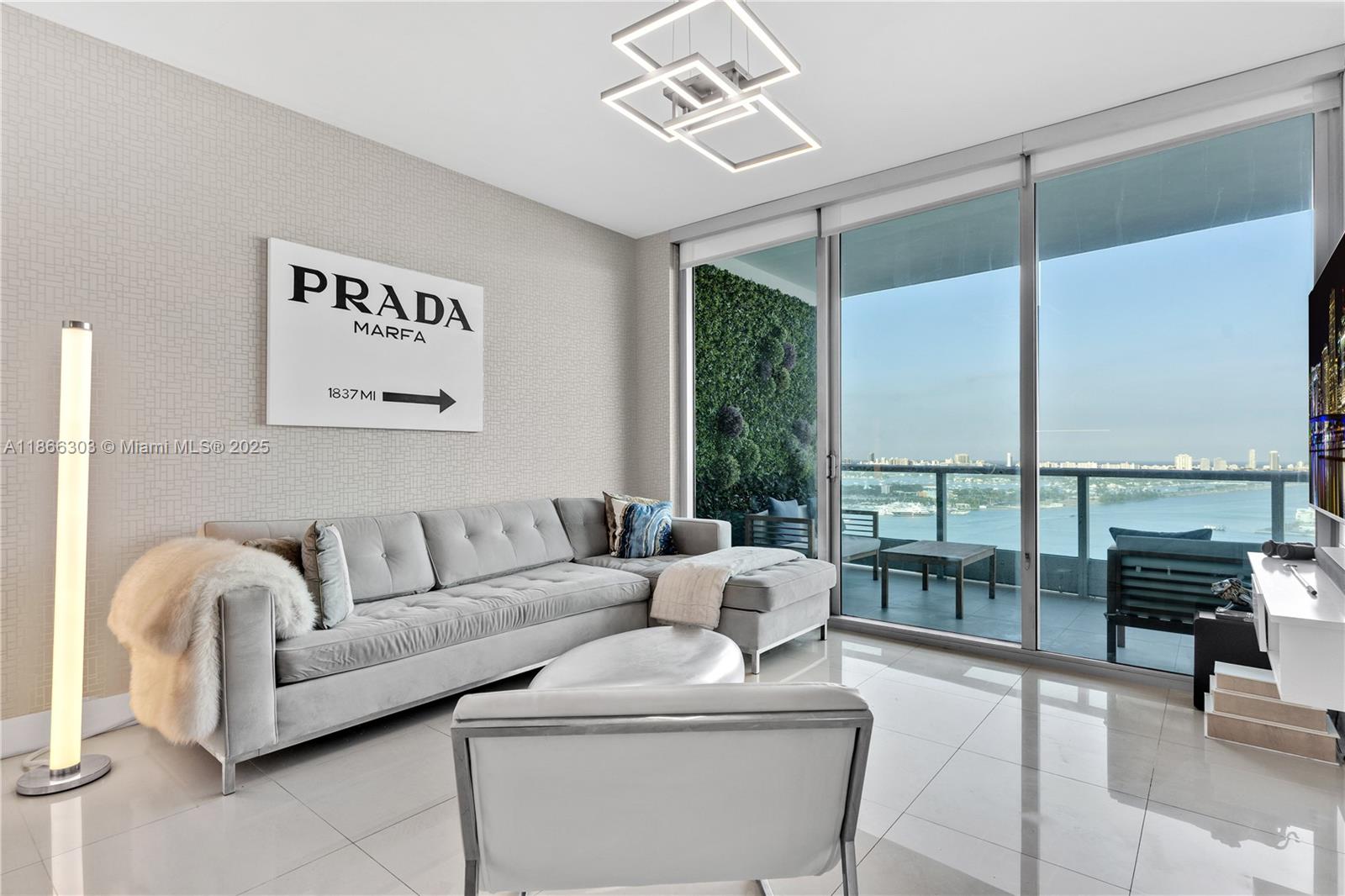 900 Biscayne Blvd #3003, Miami FL 33132