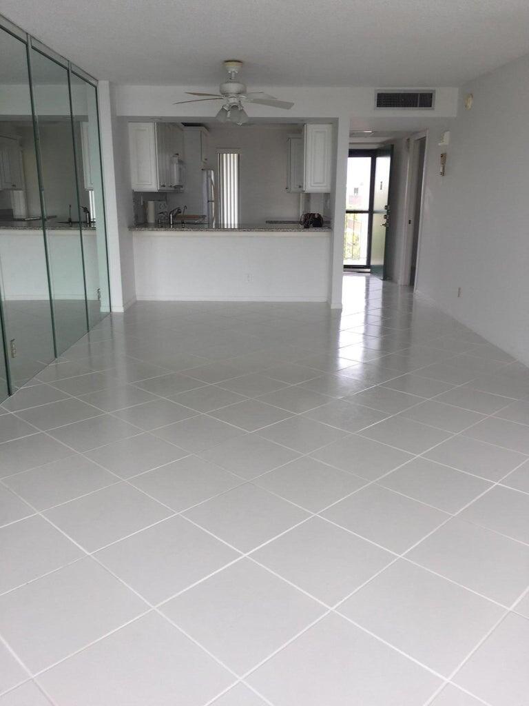 Photo 3 of home located at 15 Royal Palm Way 602, Boca Raton FL