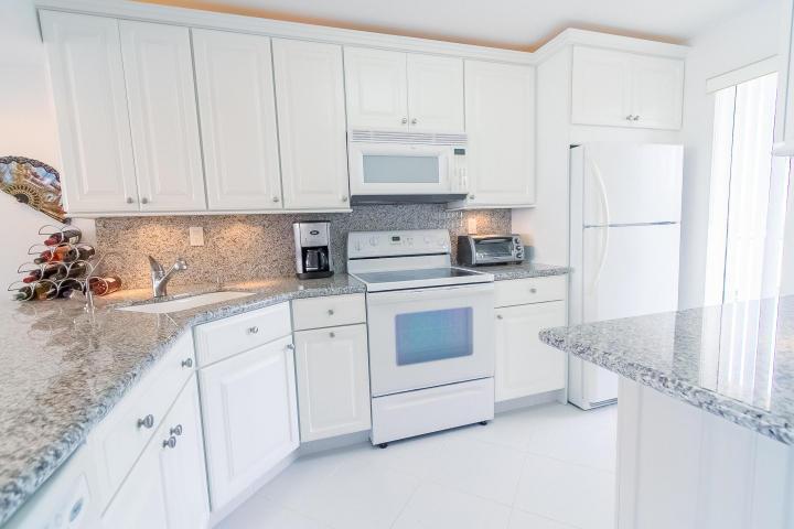 Photo 4 of home located at 15 Royal Palm Way 602, Boca Raton FL