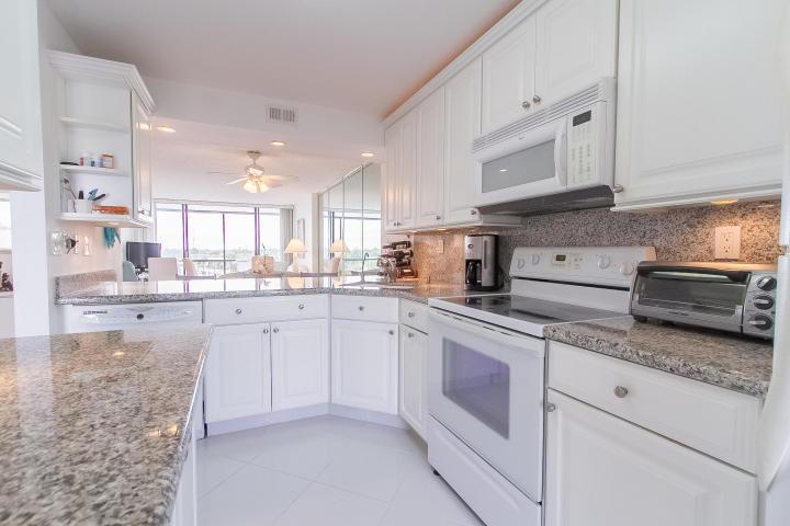 Photo 5 of home located at 15 Royal Palm Way 602, Boca Raton FL