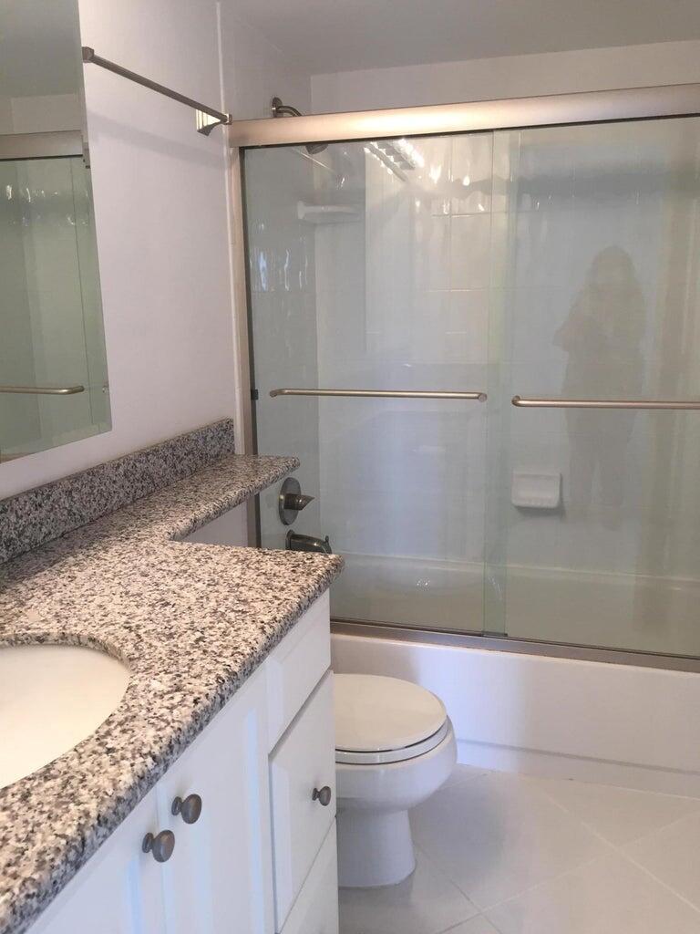 Photo 8 of home located at 15 Royal Palm Way 602, Boca Raton FL