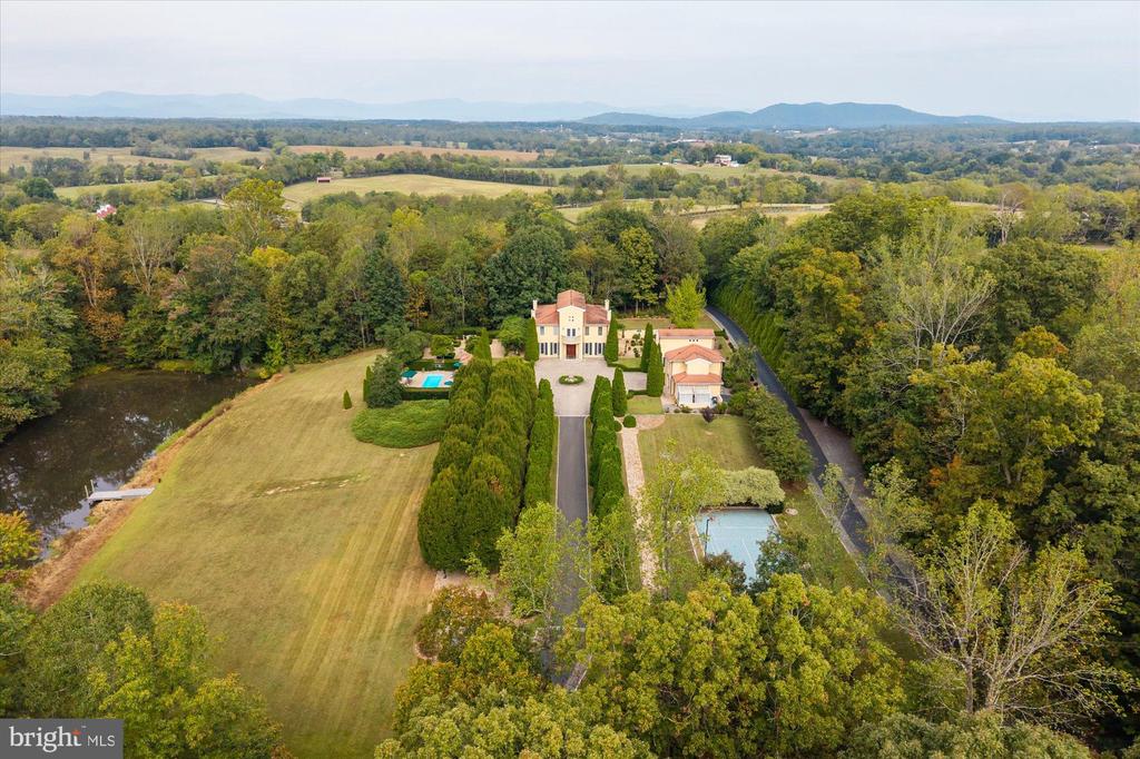 1674 James Madison Hwy N