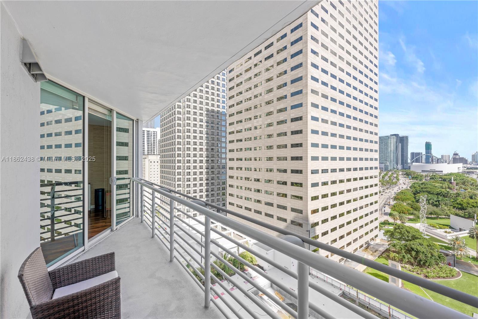 325 S Biscayne Blvd #1918, Miami FL 33131