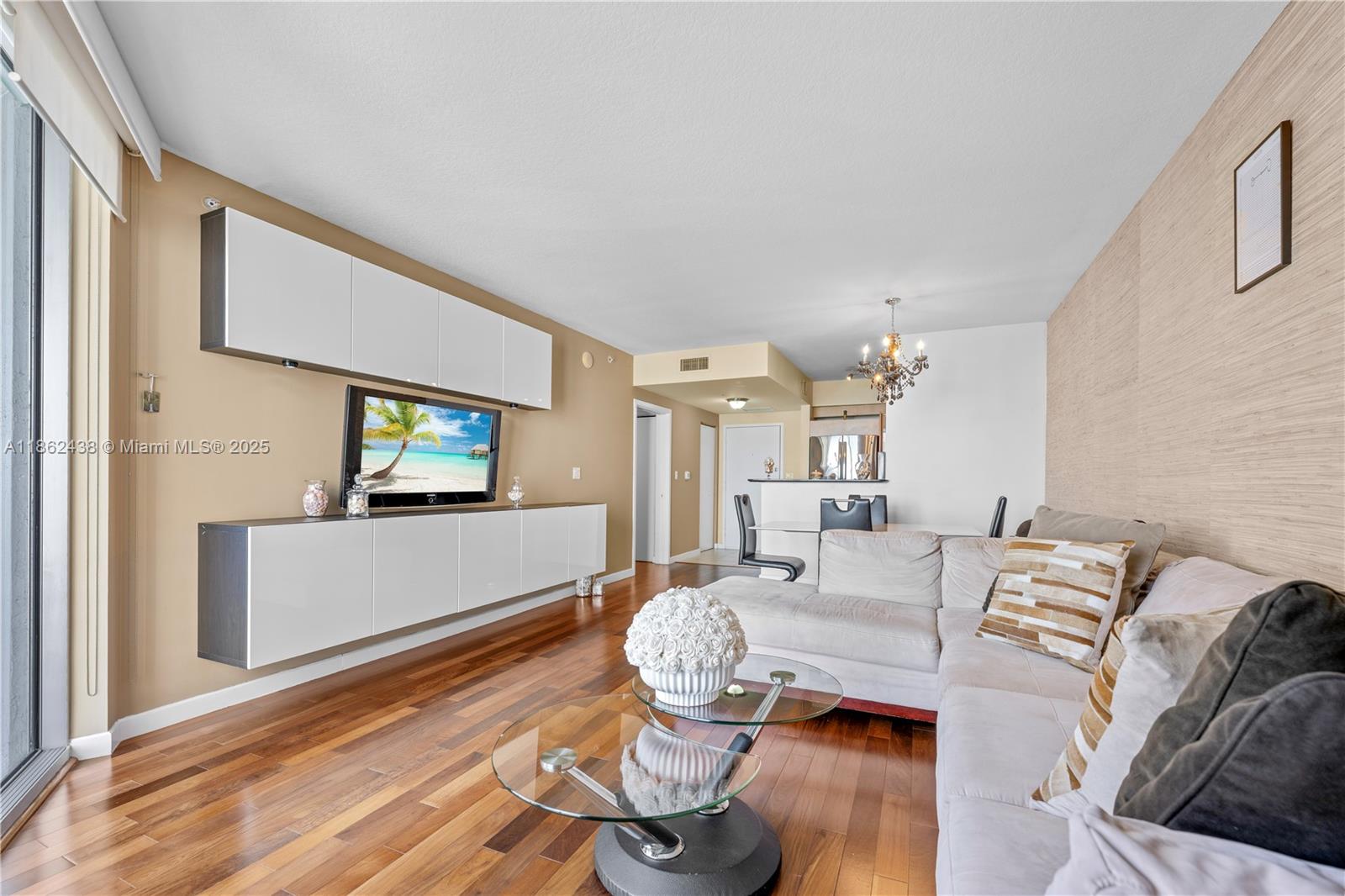 325 S Biscayne Blvd #1918, Miami FL 33131