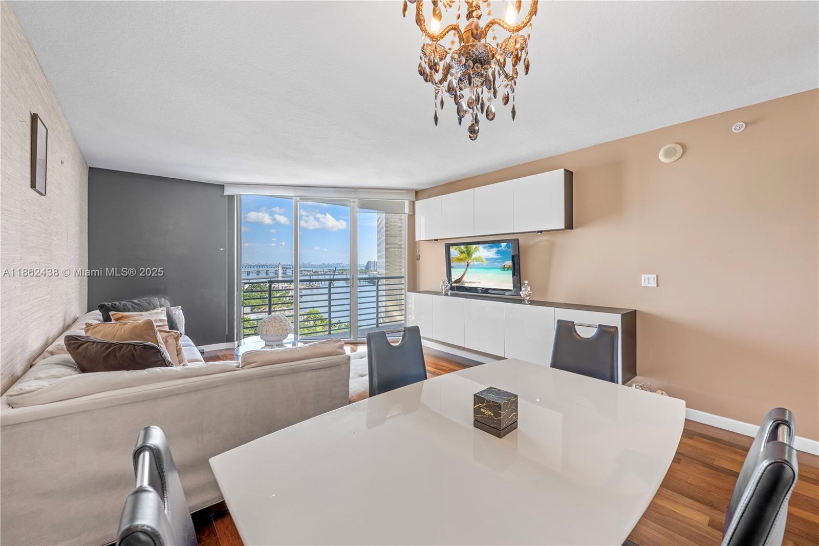 325 S Biscayne Blvd #1918, Miami FL 33131