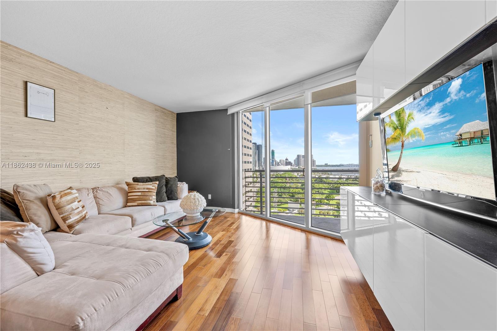 325 S Biscayne Blvd #1918, Miami FL 33131