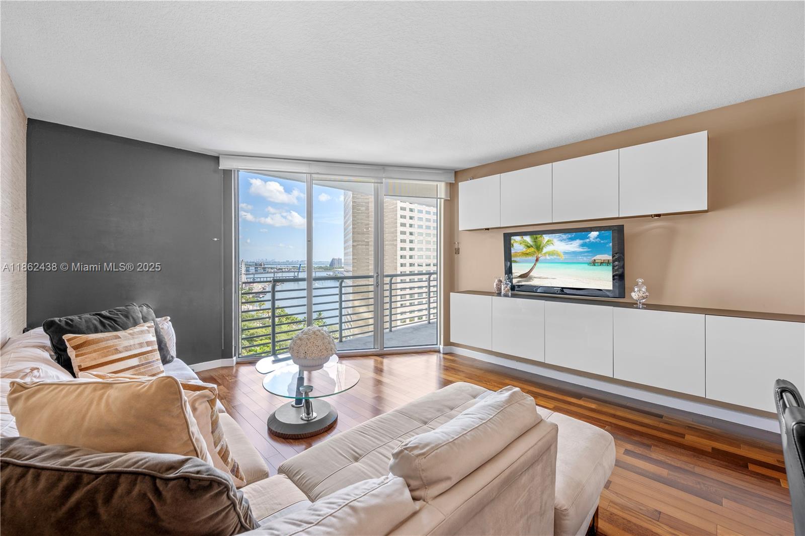325 S Biscayne Blvd #1918, Miami FL 33131