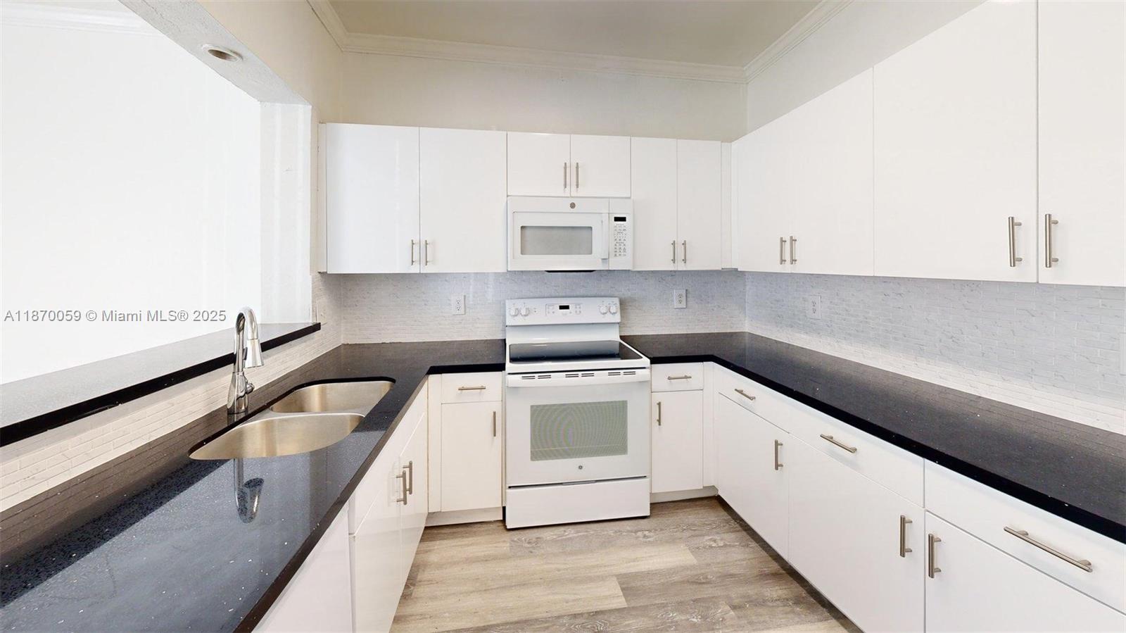 Beautiful spacious 3 bed 2-and-a-half-bathroom apartment, safe gated community, luxury flooring all over, no carpet, quartz countertop on renovated kitchen. Washer and dryer inside. Access to a wonderful pool, gym and more. Besides the pictures, you can view a 360 interactive virtual tour by clicking on the virtual tour link. Make sure to visit the spectacular clubhouse and pool.