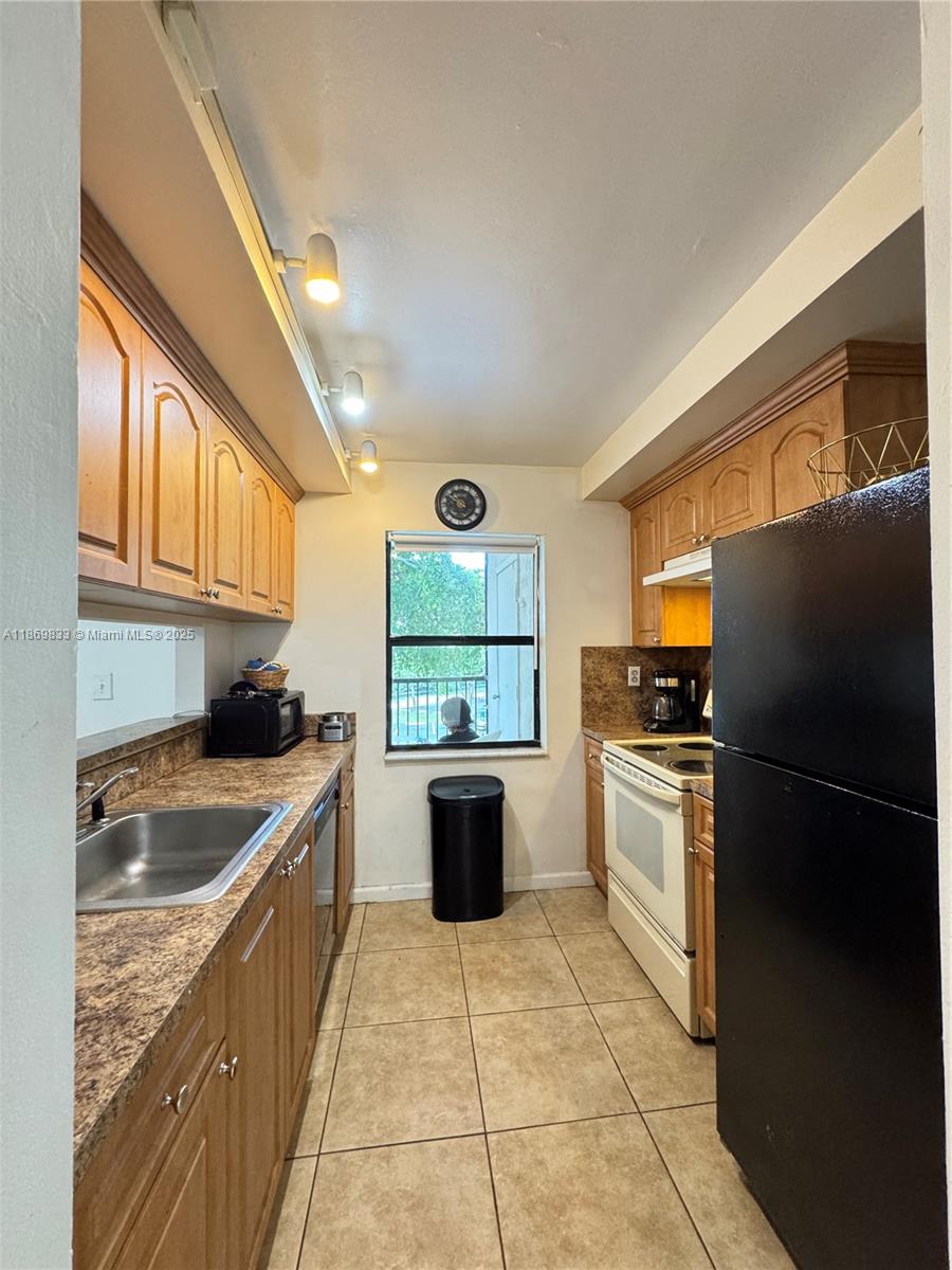 Property photo # 9