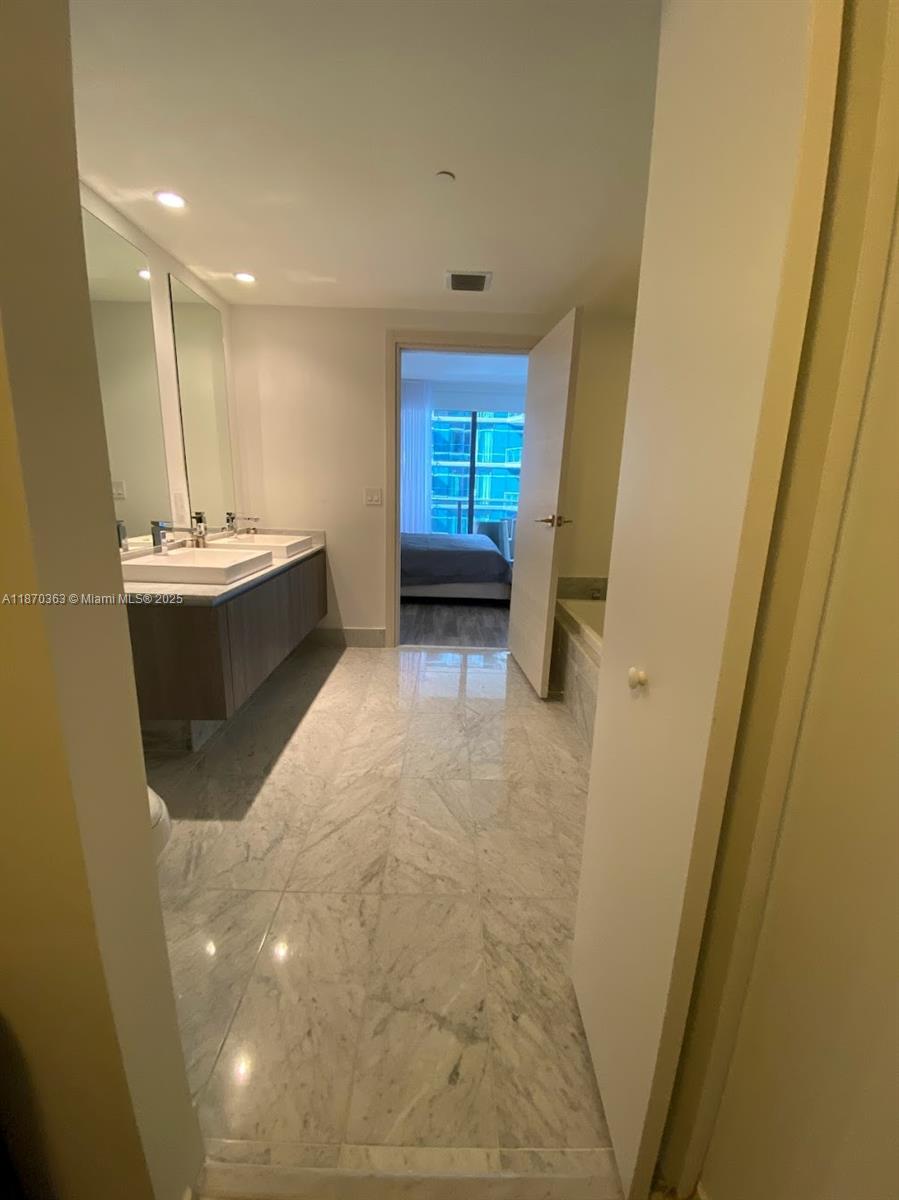 801 S Miami Ave #2008, Miami FL 33130