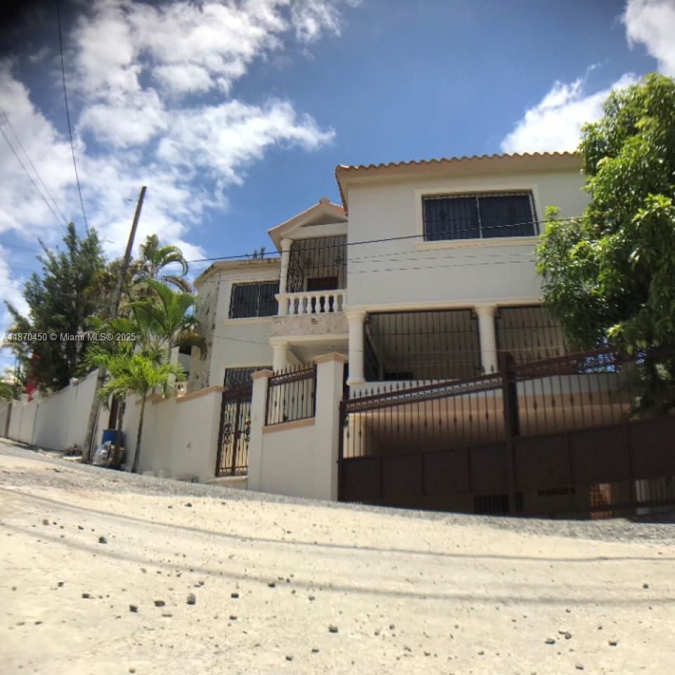 listing main picture