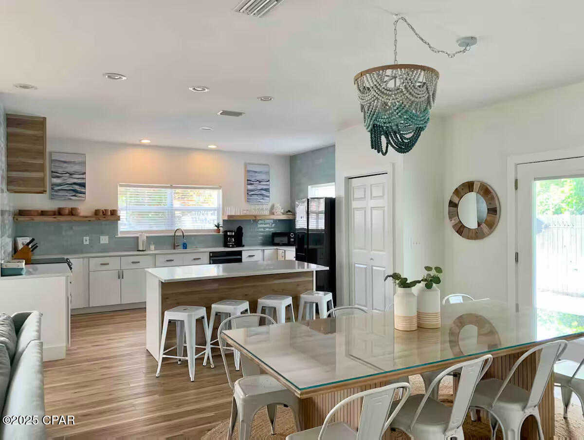 Image 13 For 360 Holiday Road