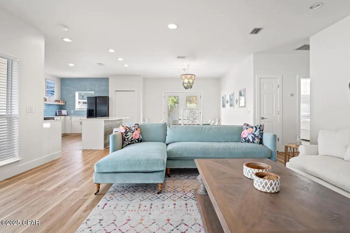 Image 15 For 360 Holiday Road