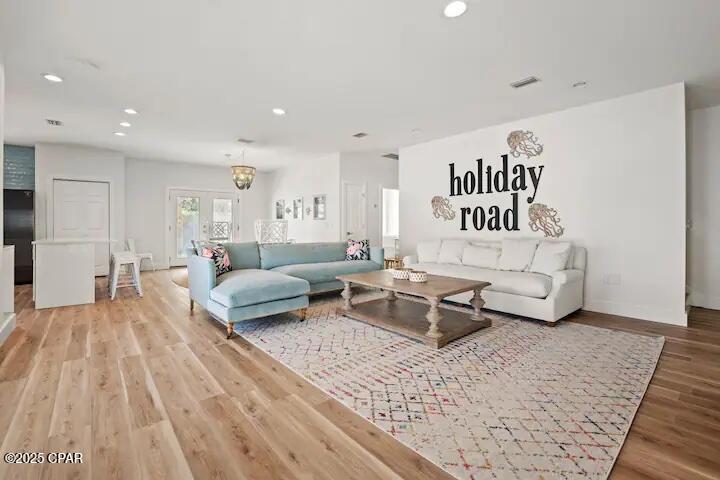 Image 16 For 360 Holiday Road