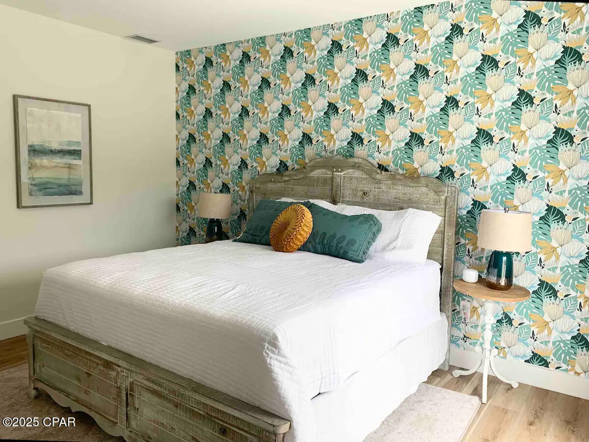 Image 19 For 360 Holiday Road