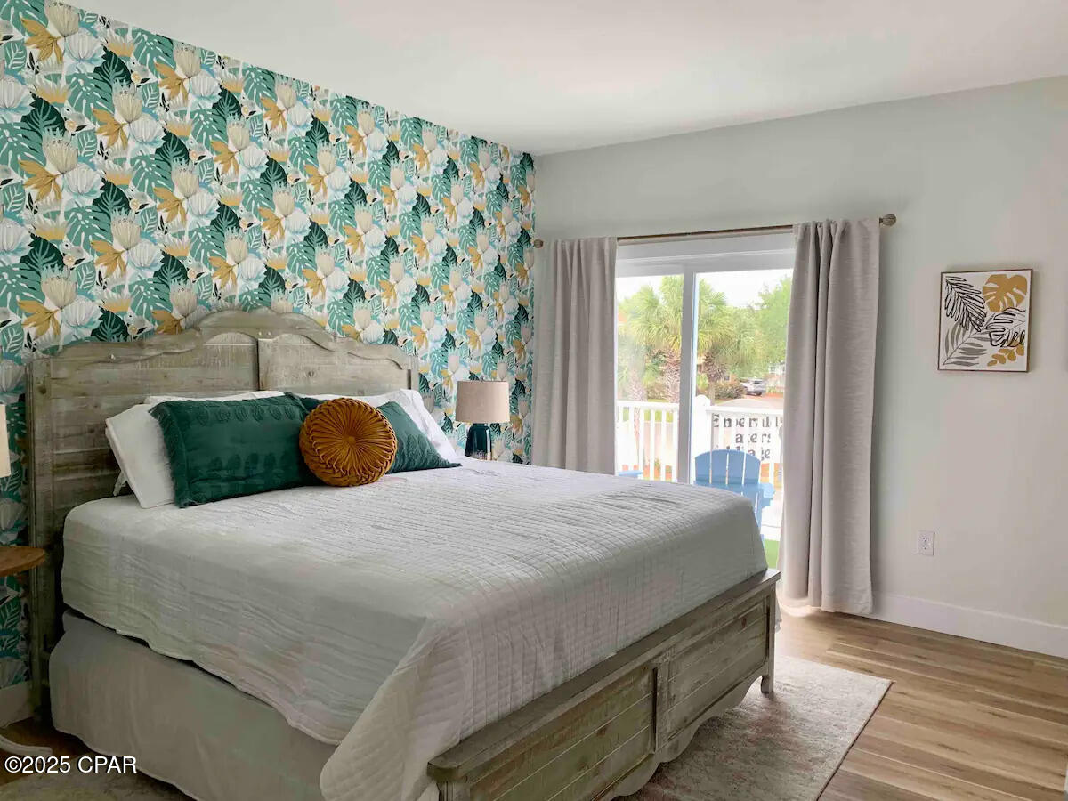 Image 20 For 360 Holiday Road