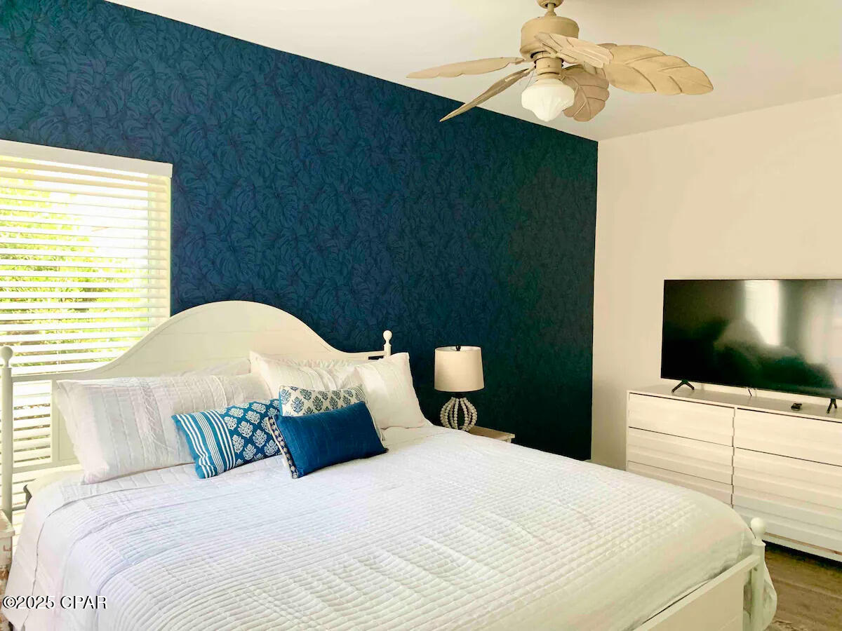 Image 22 For 360 Holiday Road