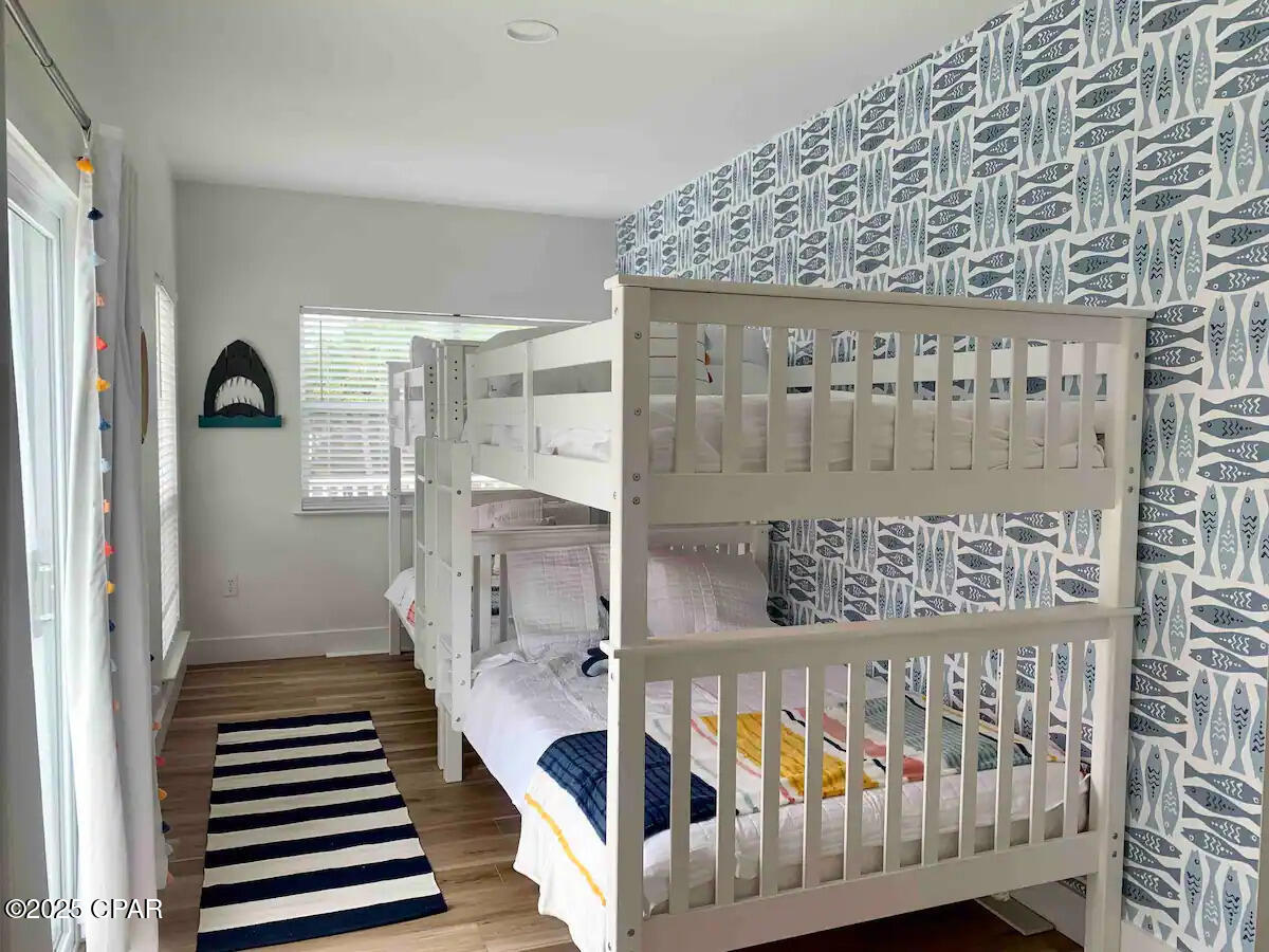 Image 24 For 360 Holiday Road