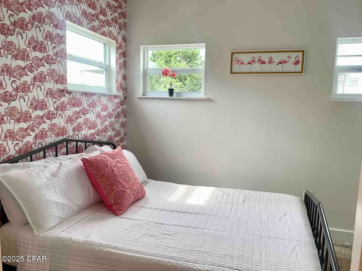 Image 26 For 360 Holiday Road