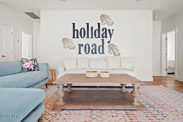 Image 3 For 360 Holiday Road