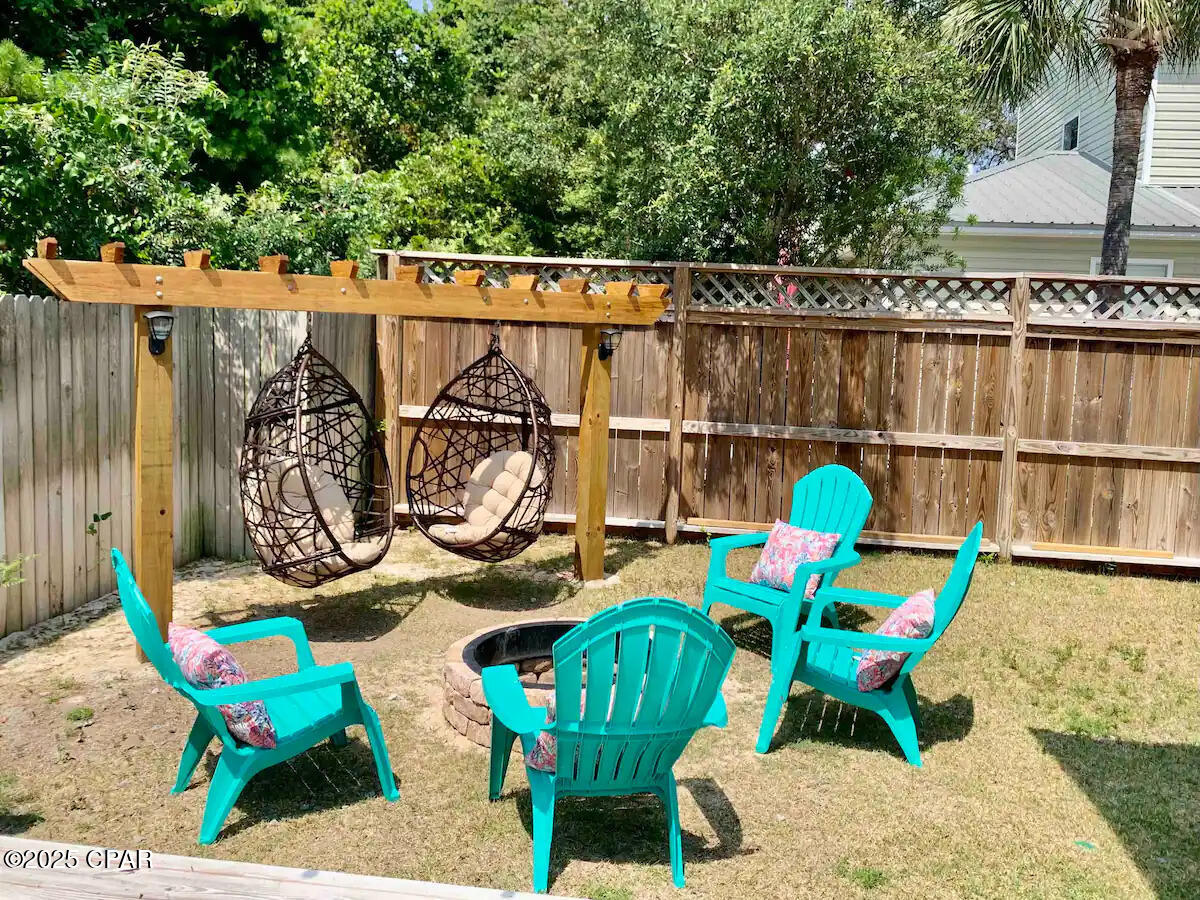 Image 39 For 360 Holiday Road