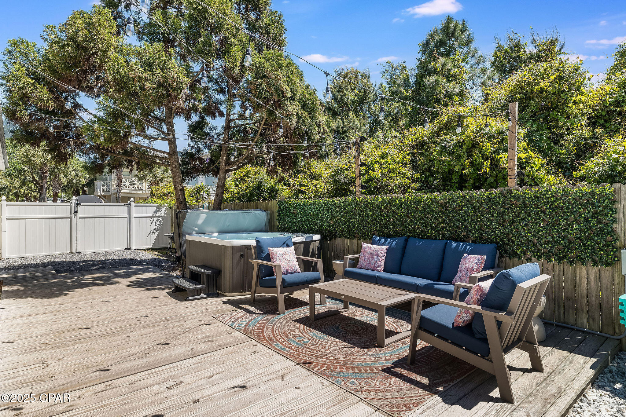 Image 41 For 360 Holiday Road