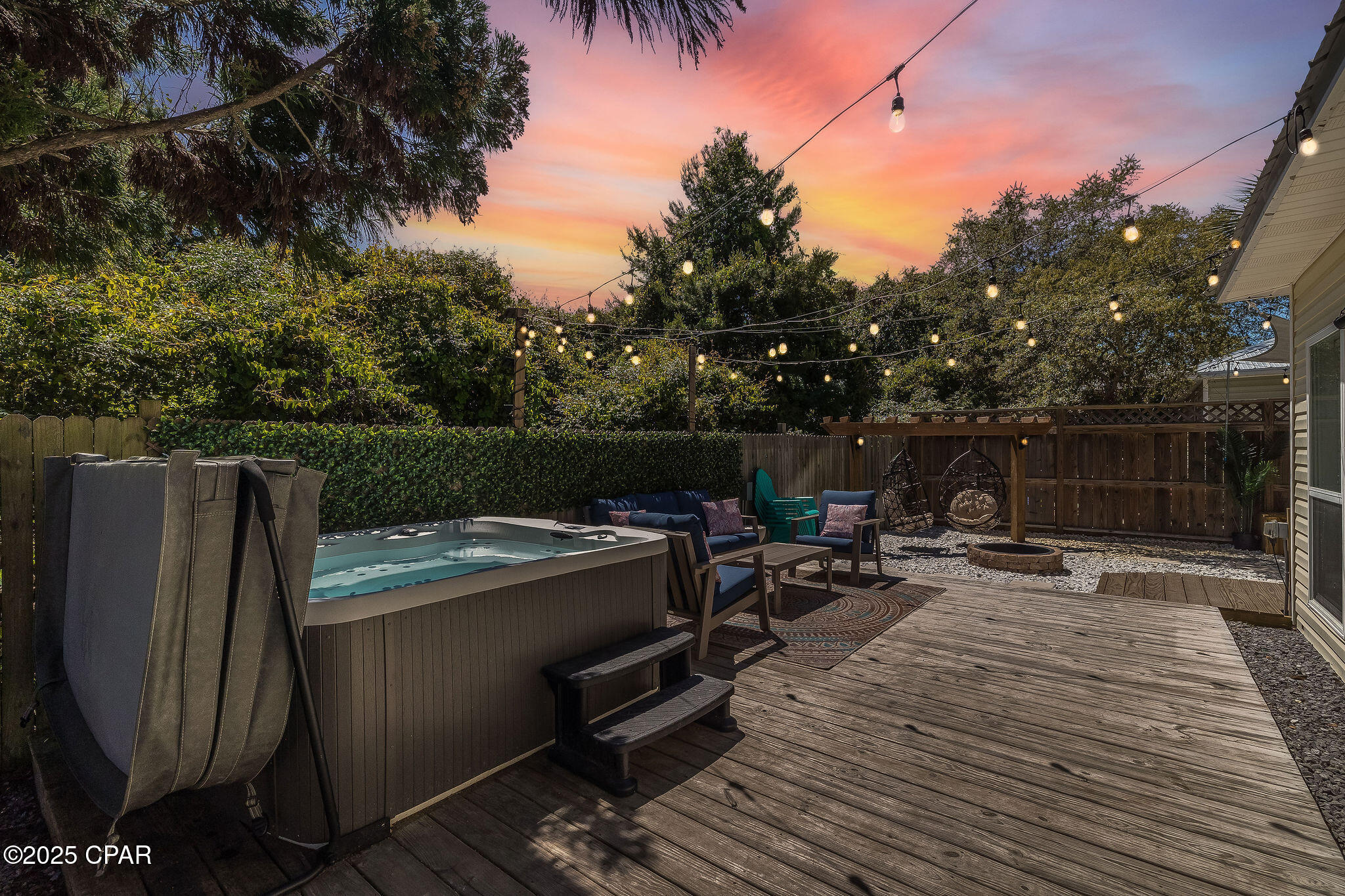 Image 8 For 360 Holiday Road