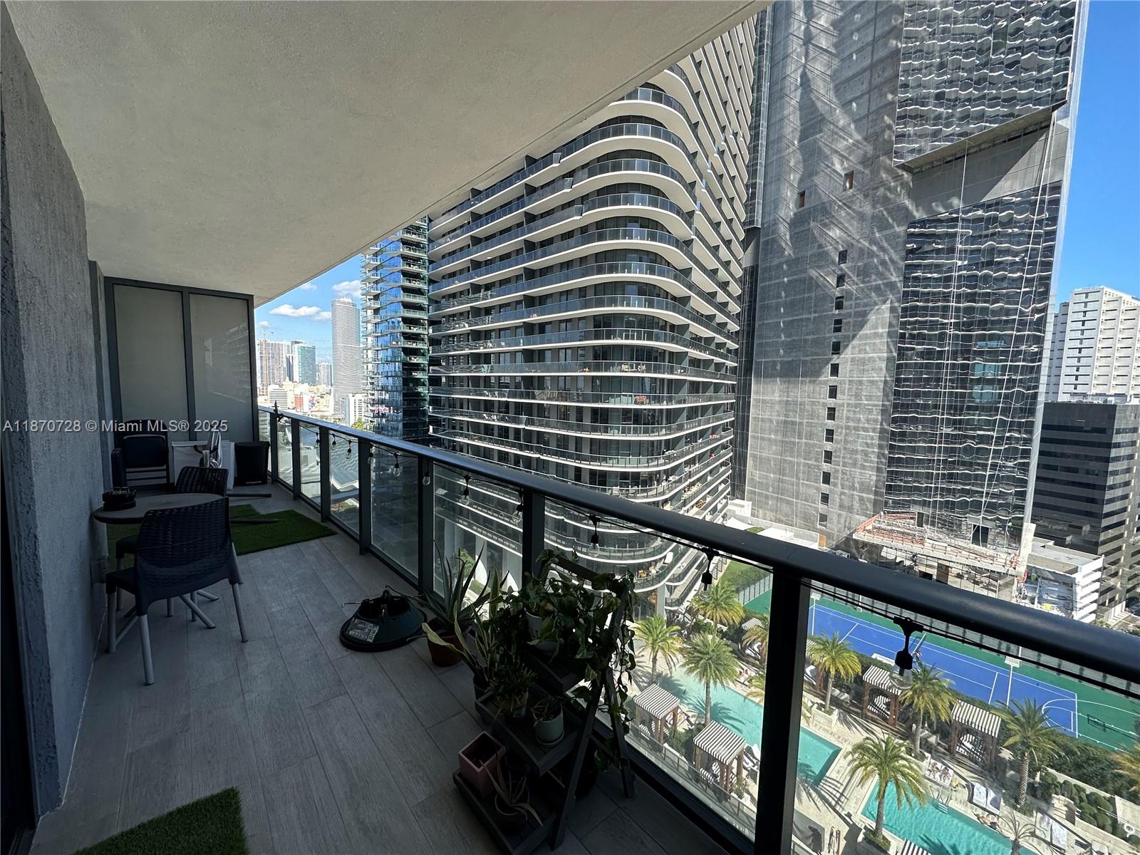45 SW 9th St #1902, Miami FL 33130