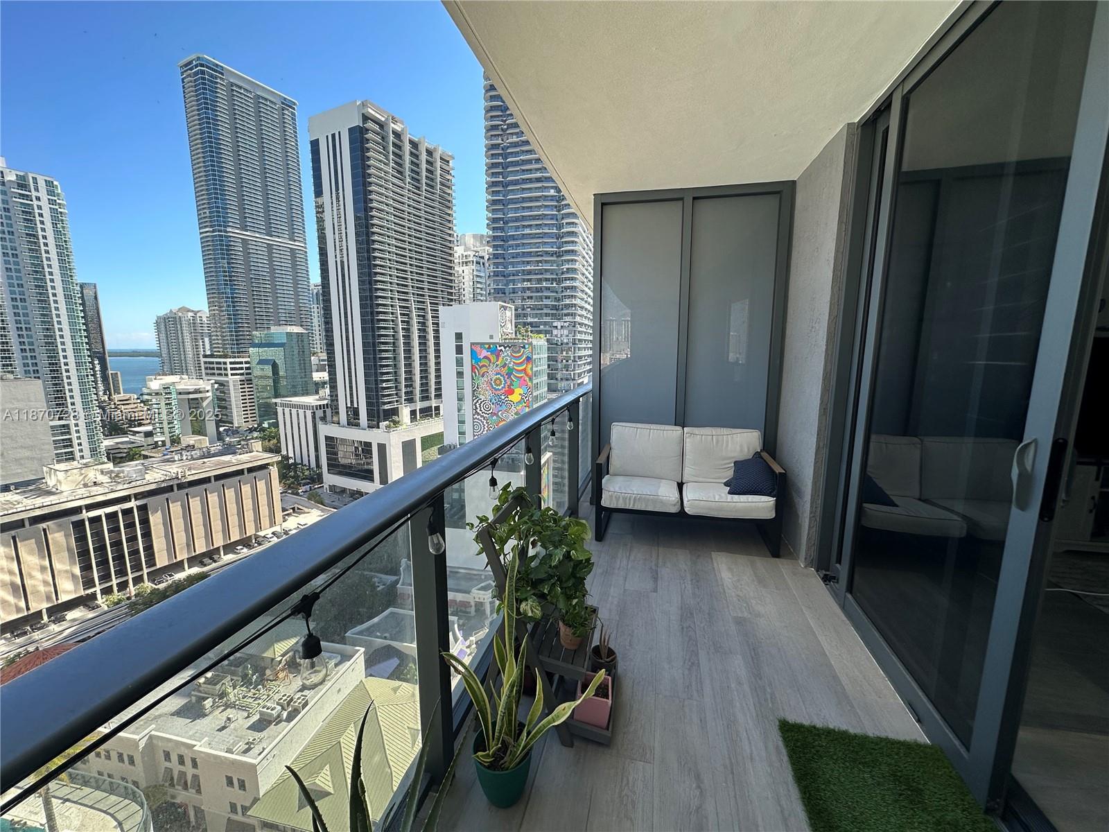 45 SW 9th St #1902, Miami FL 33130