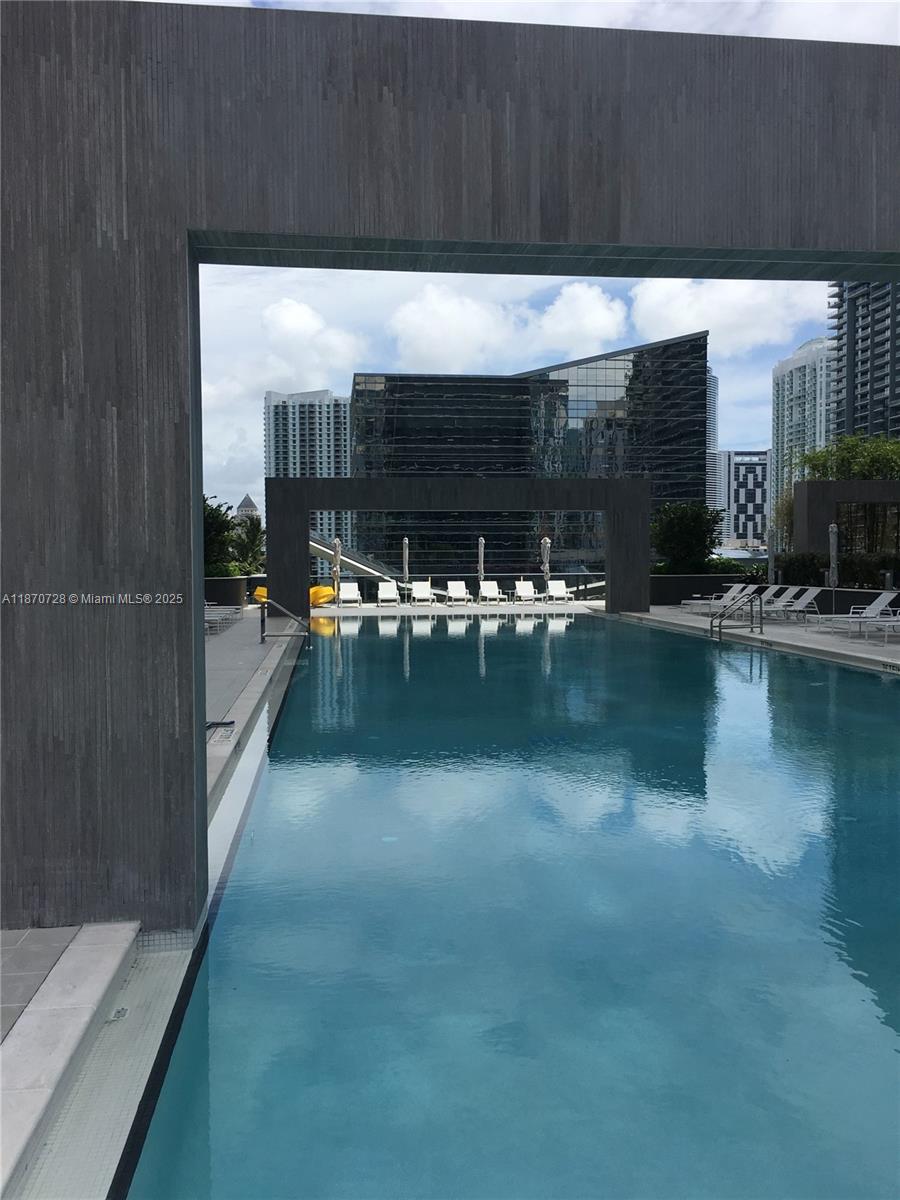 45 SW 9th St #1902, Miami FL 33130
