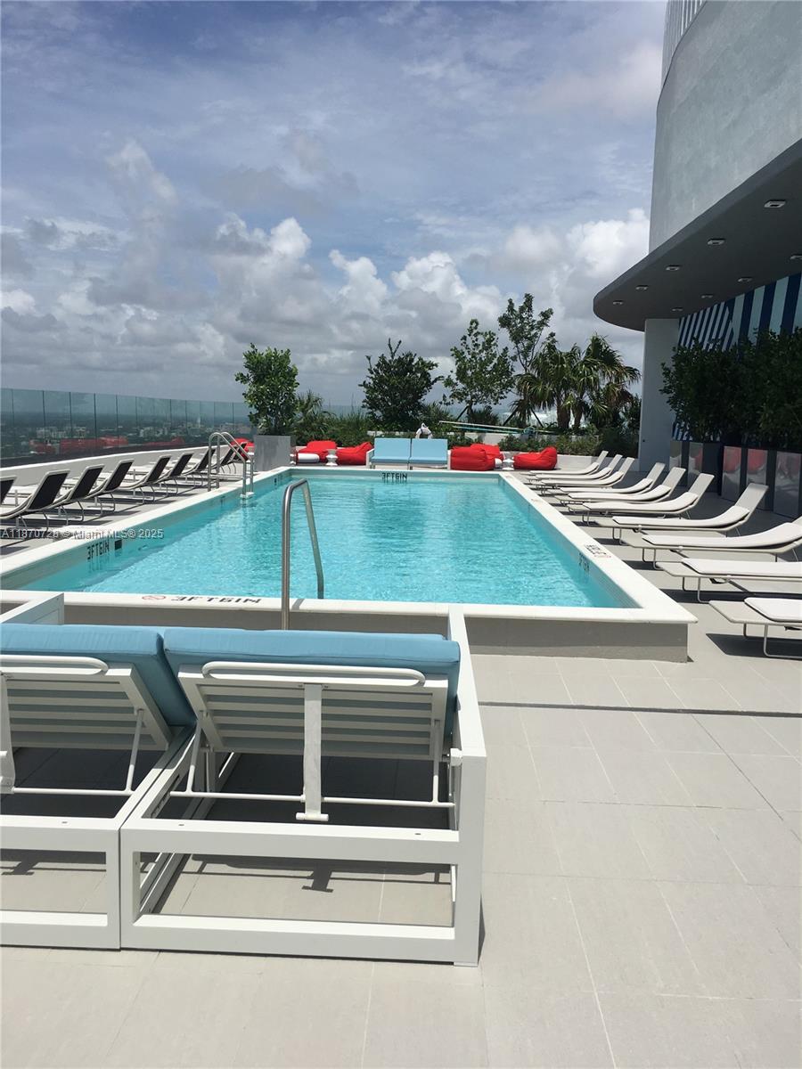45 SW 9th St #1902, Miami FL 33130