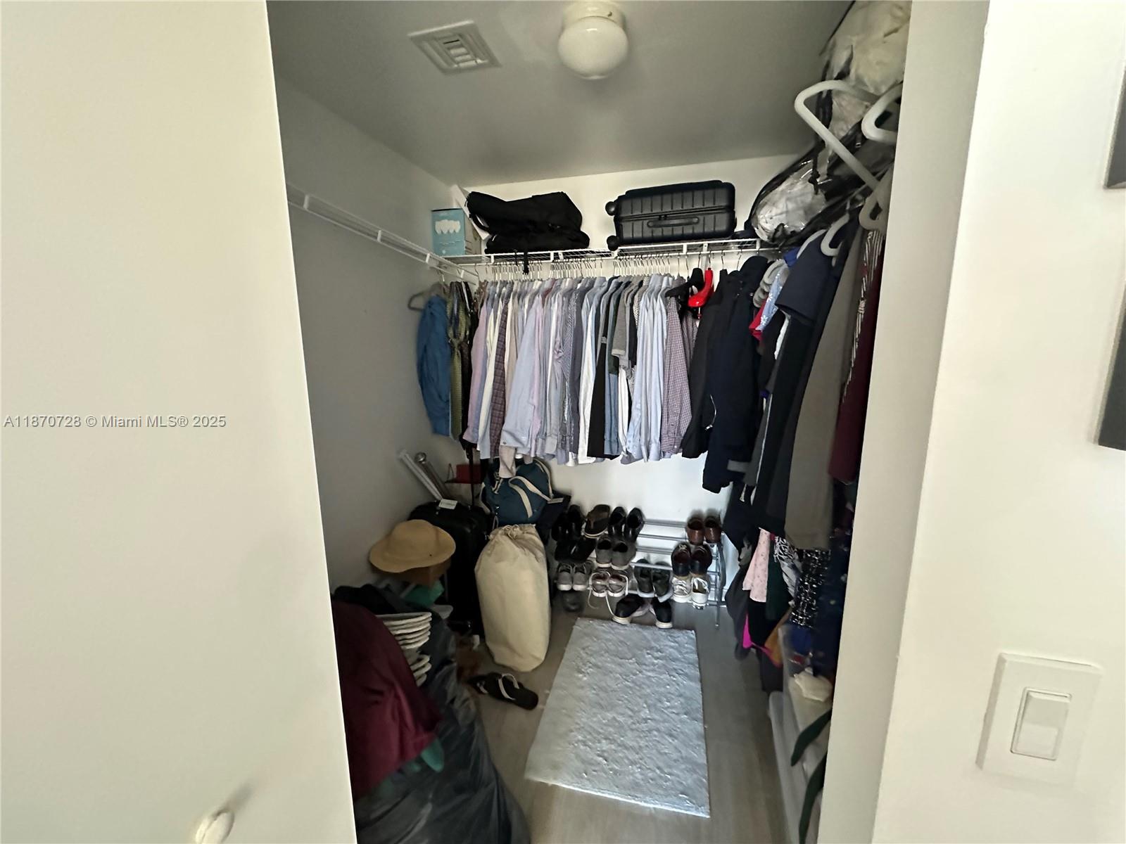 45 SW 9th St #1902, Miami FL 33130