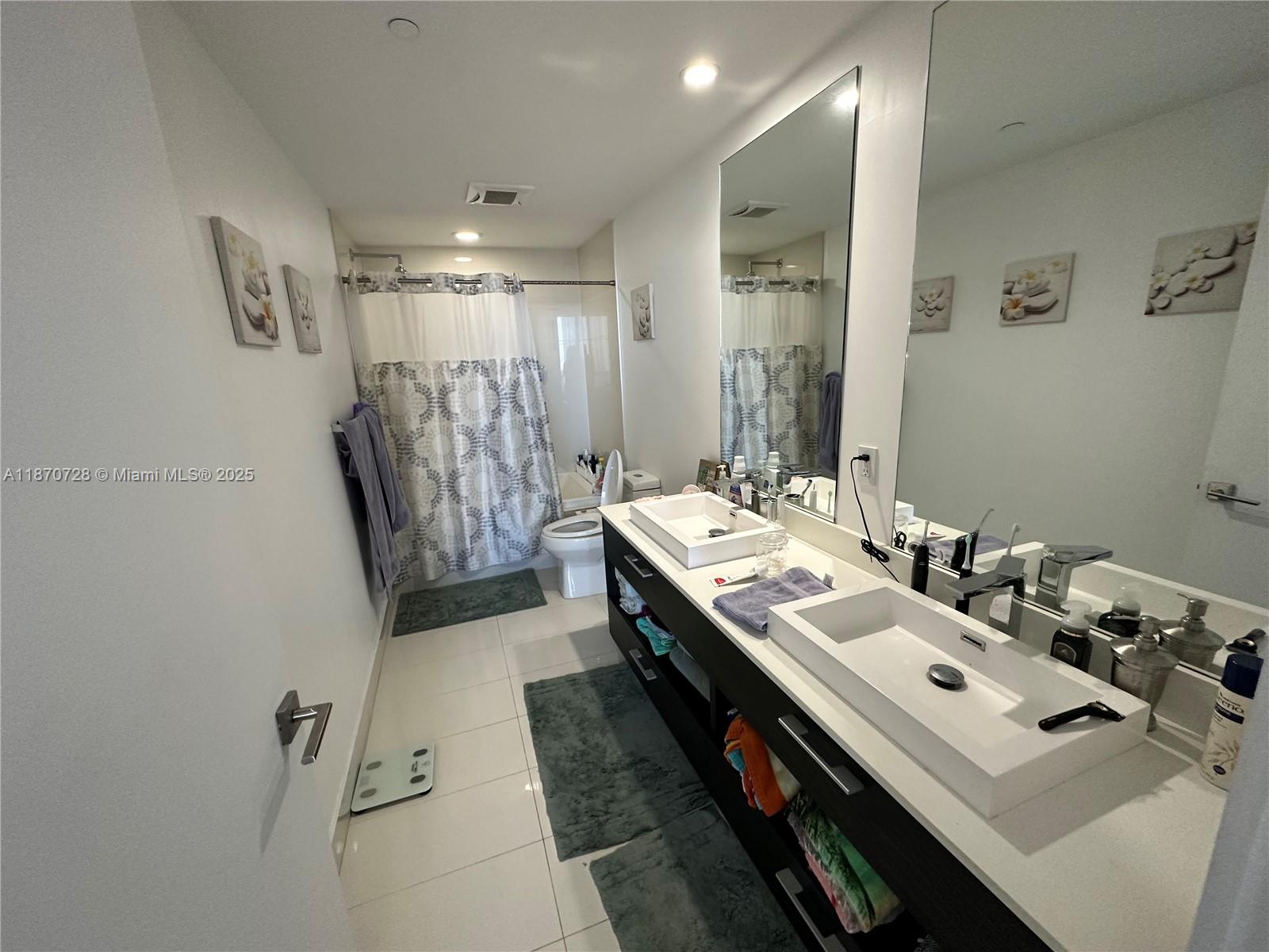 45 SW 9th St #1902, Miami FL 33130
