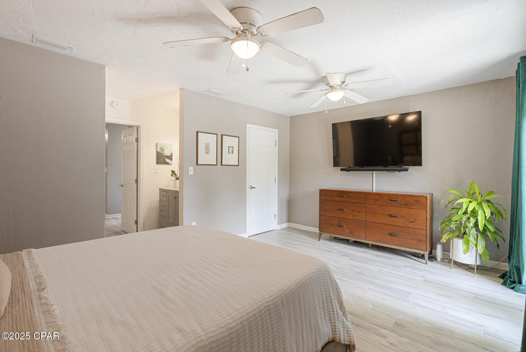 Image 24 For 1025 19th Street 27d