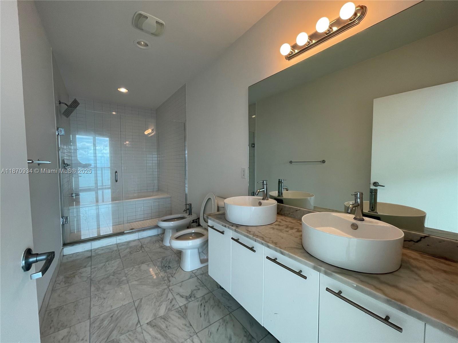 888 Biscayne Blvd #4902, Miami FL 33132
