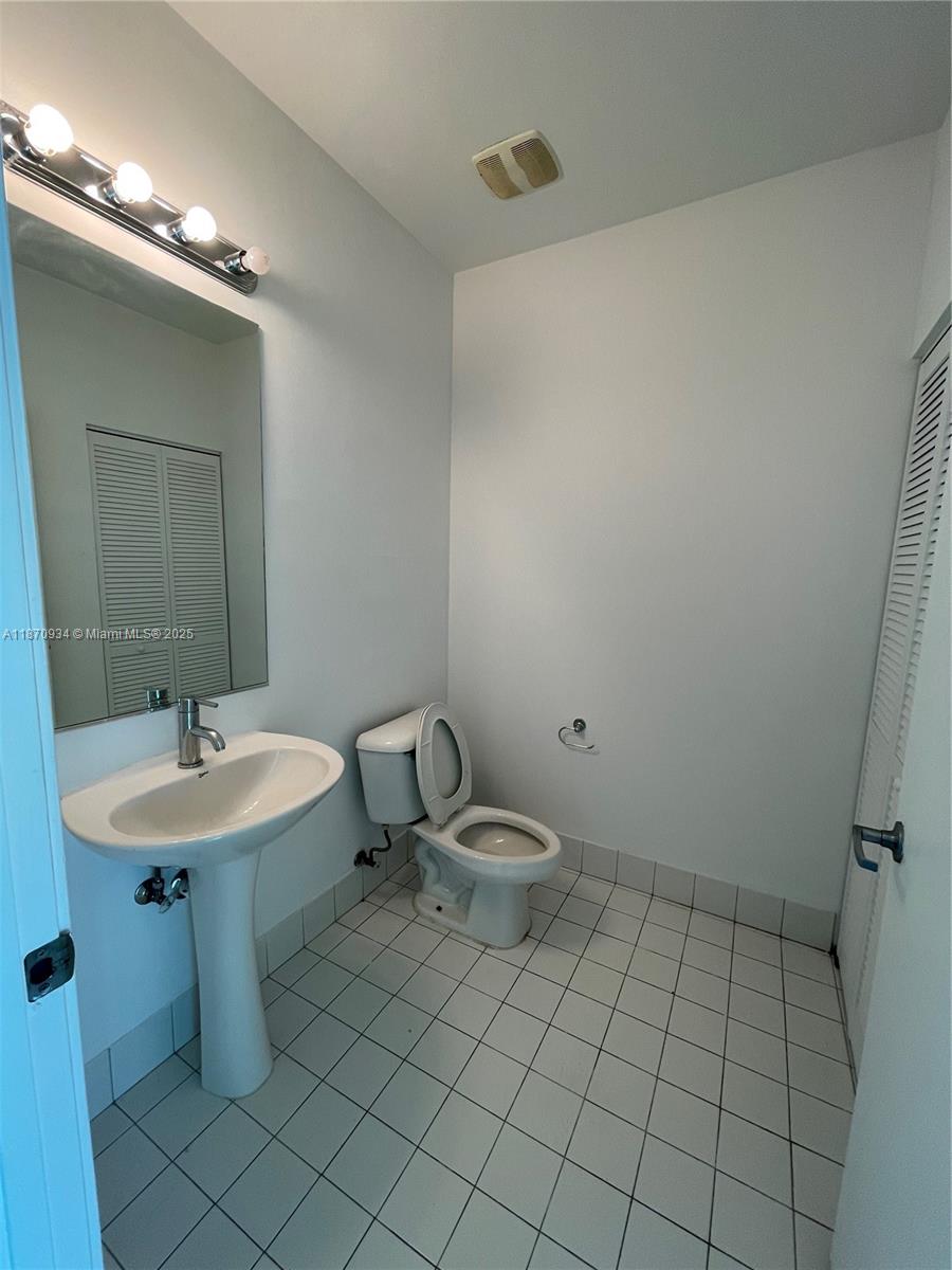 888 Biscayne Blvd #4902, Miami FL 33132