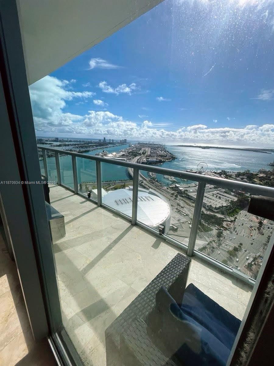888 Biscayne Blvd #4902, Miami FL 33132
