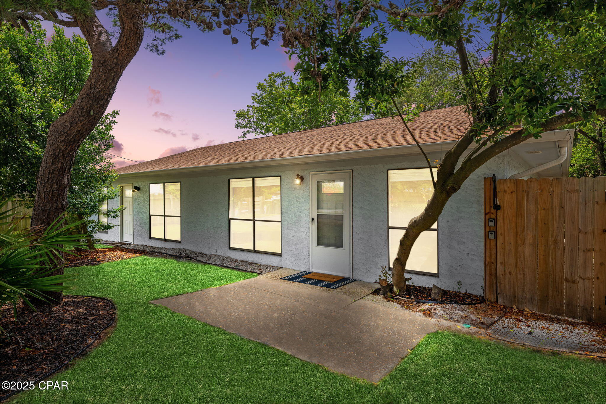 Image 2 For 216 San Vincente Street